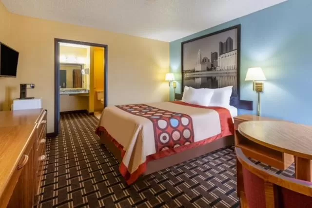 Double Room - Disability Access/Non-Smoking in Super 8 by Wyndham Newcomerstown