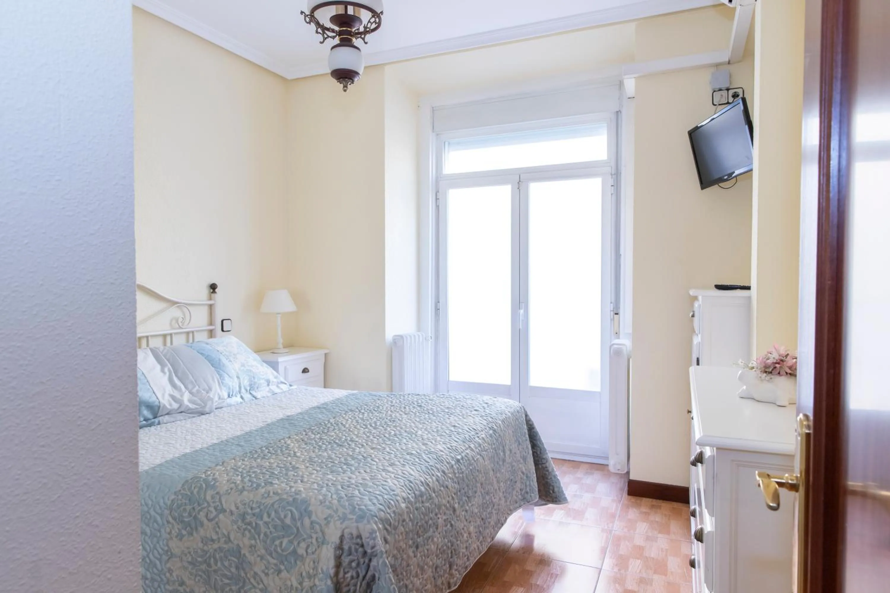 Superior Double Room in Hostal Tokio