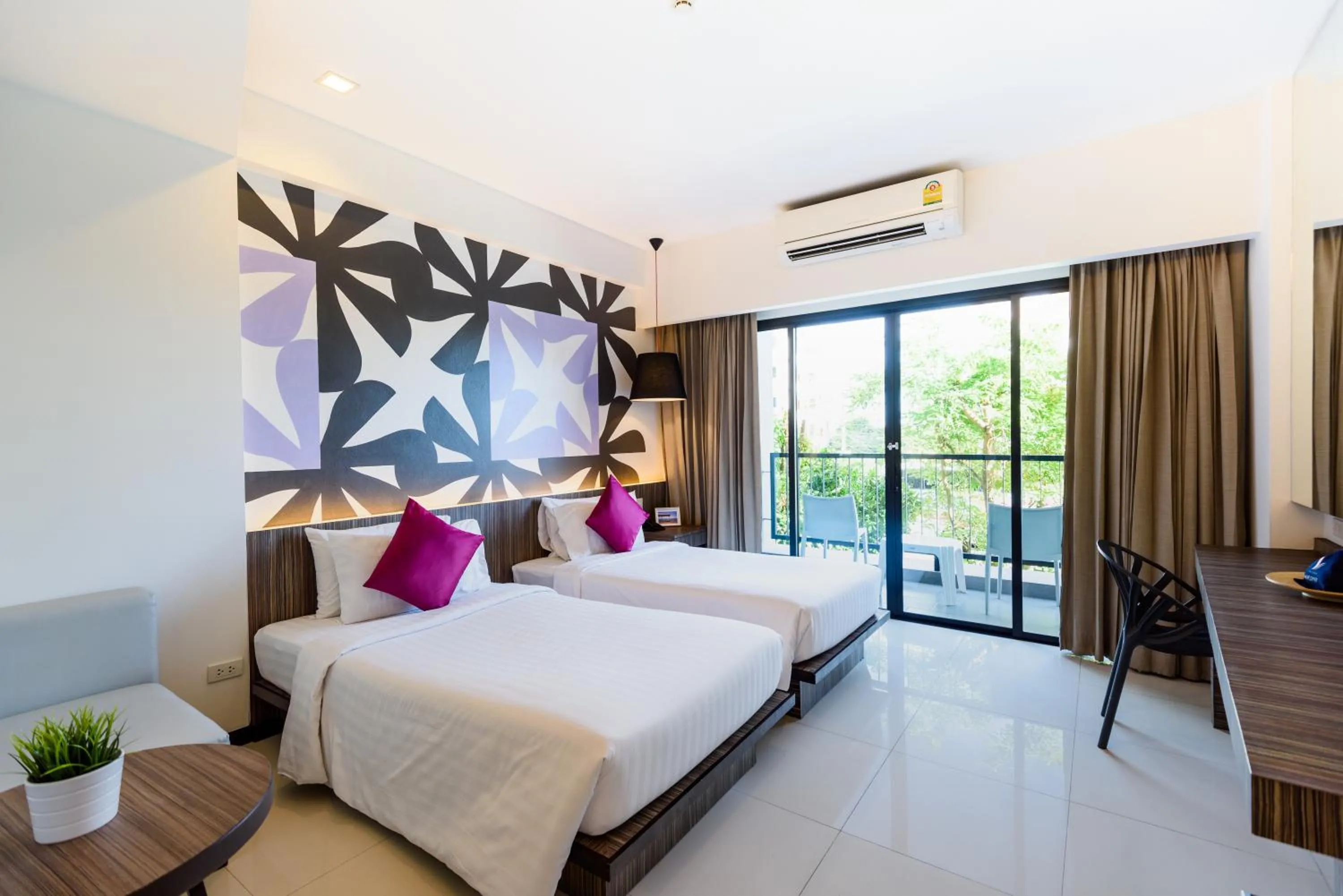 Deluxe City View Twin Room in Hotel J Residence Pattaya