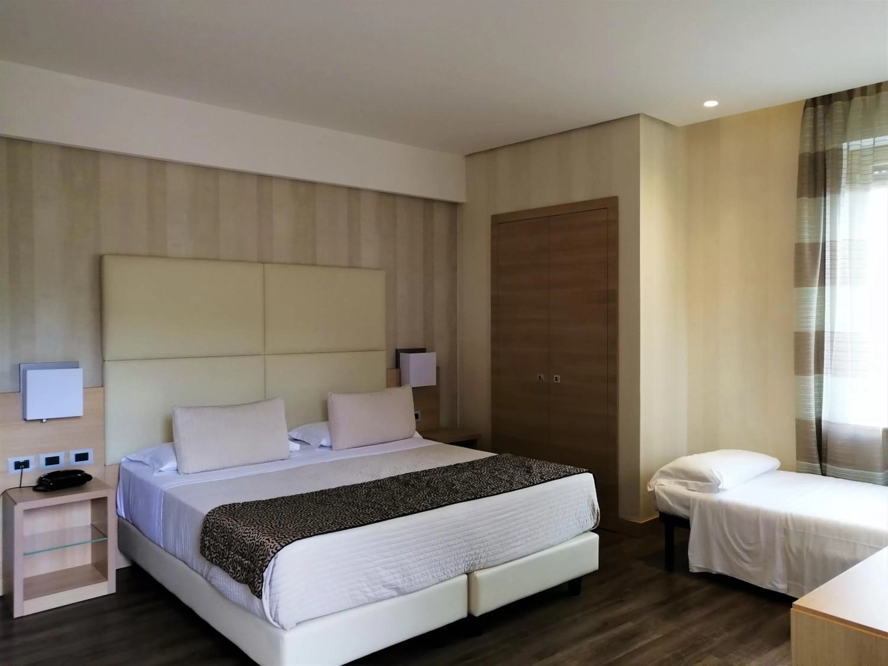 Superior Triple Room in Hotel Continental