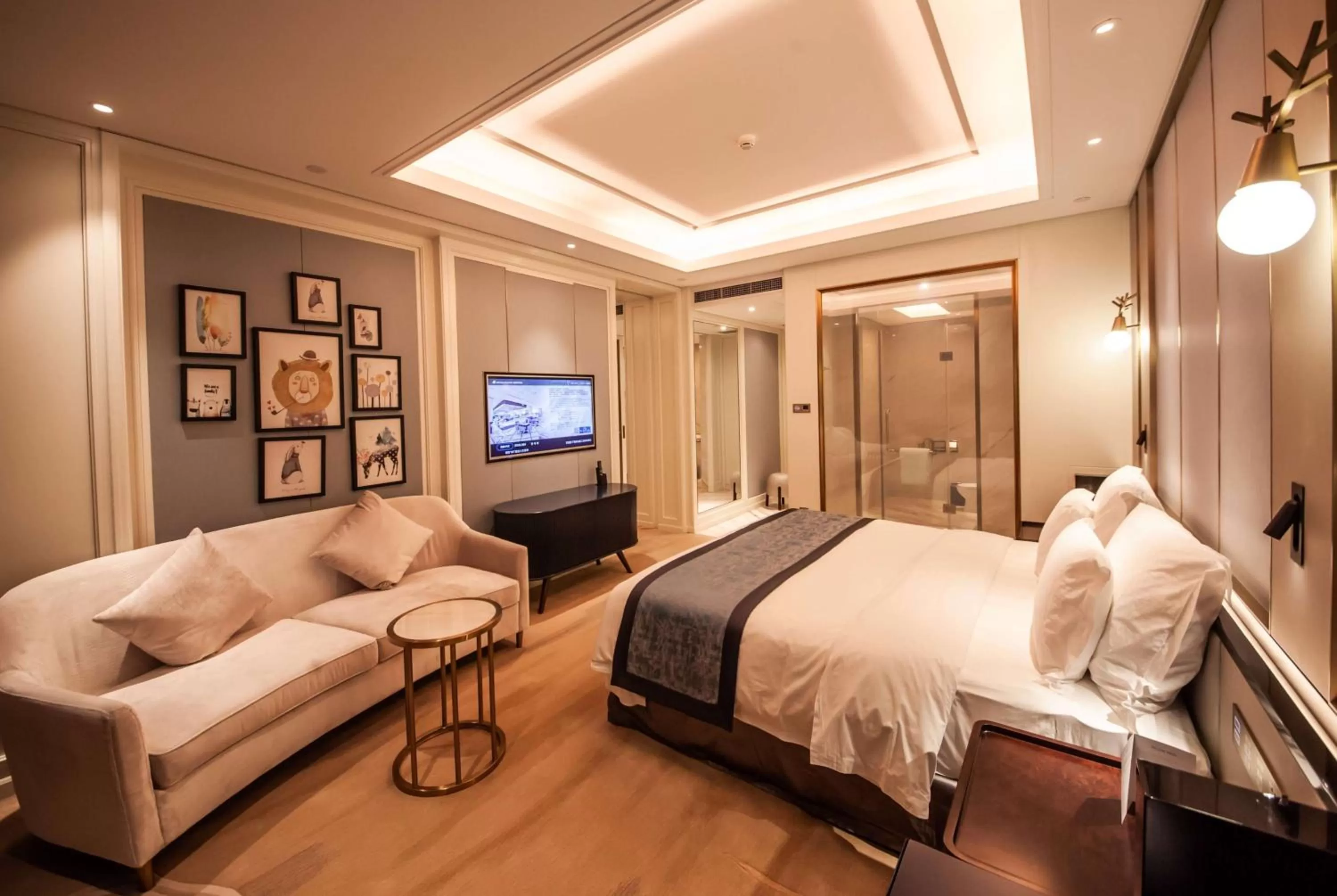Two-Bedroom Elegant Family Suite with King Beds in Wyndham Qingdao