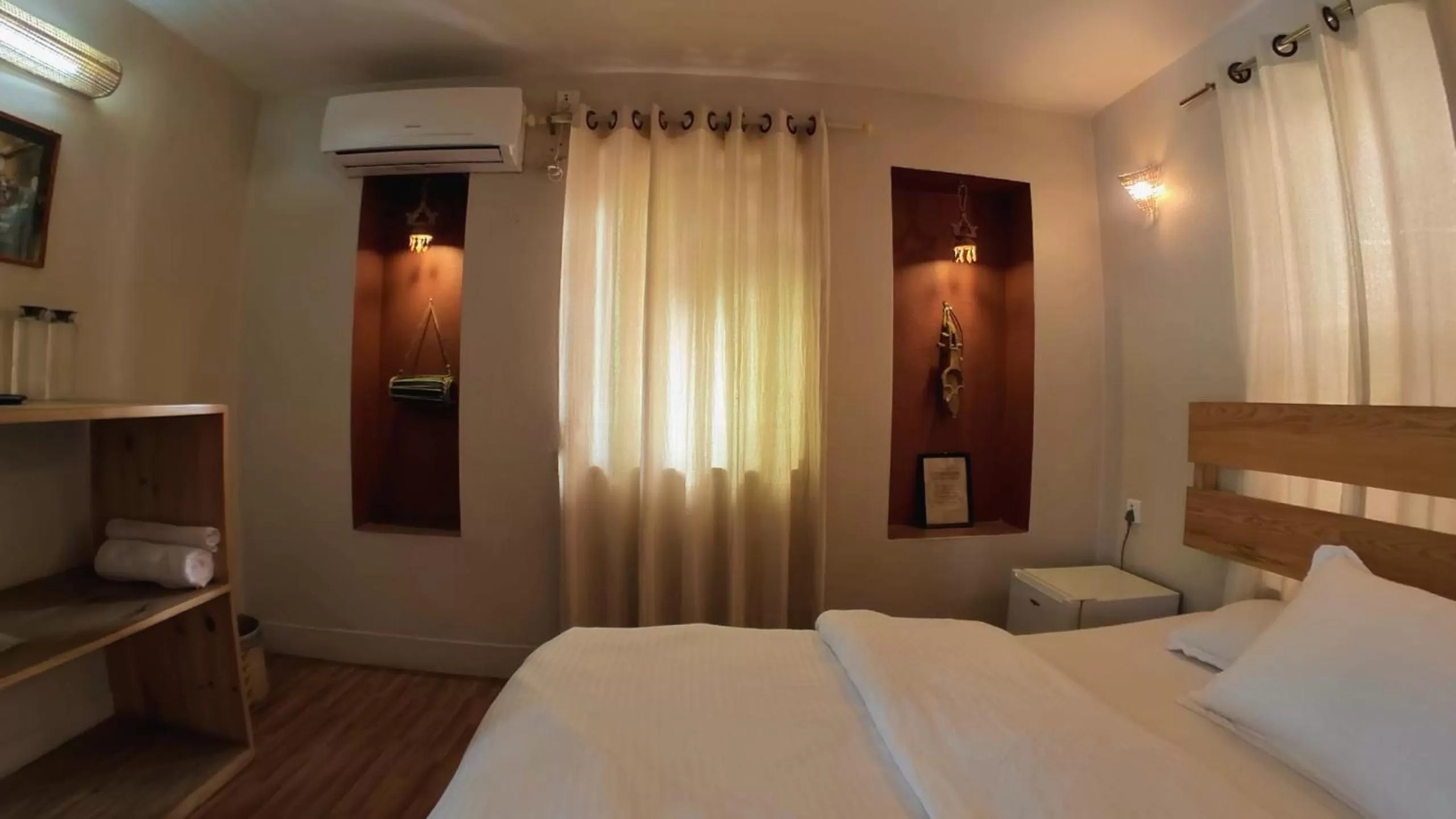 Deluxe Queen Room - single occupancy in Omana Hotel