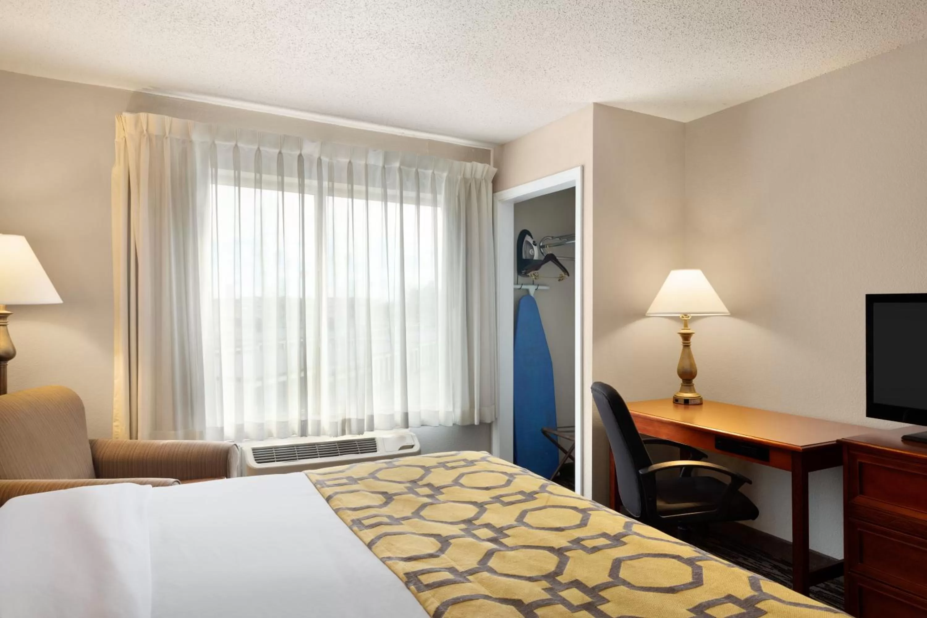 King Room -  Non-Smoking in Baymont by Wyndham Springfield I-44