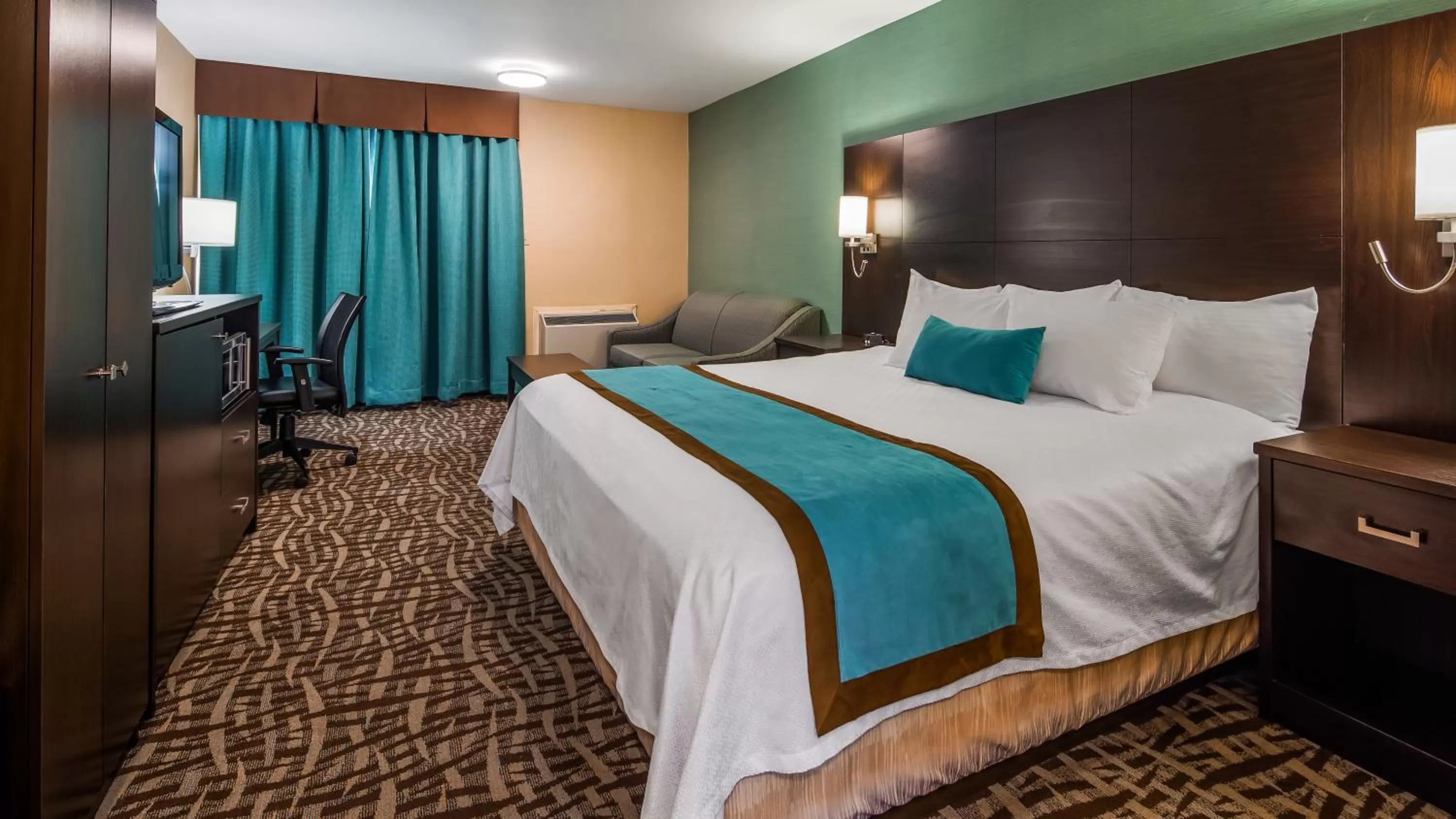 King Room with Sofa Bed - Non Smoking in Best Western Plus Barrie