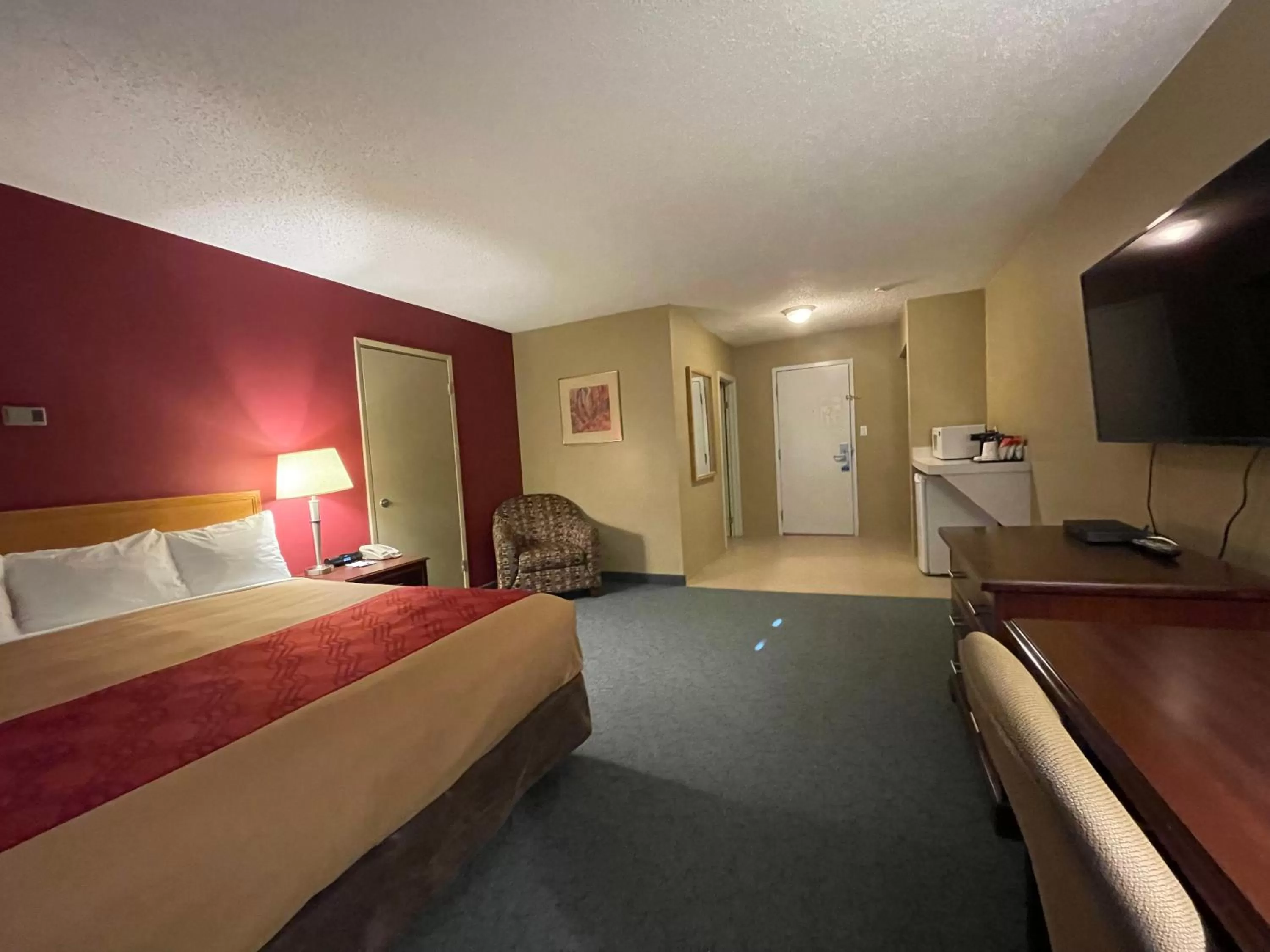 King Room - Non-Smoking in Travelodge by Wyndham Fort St John