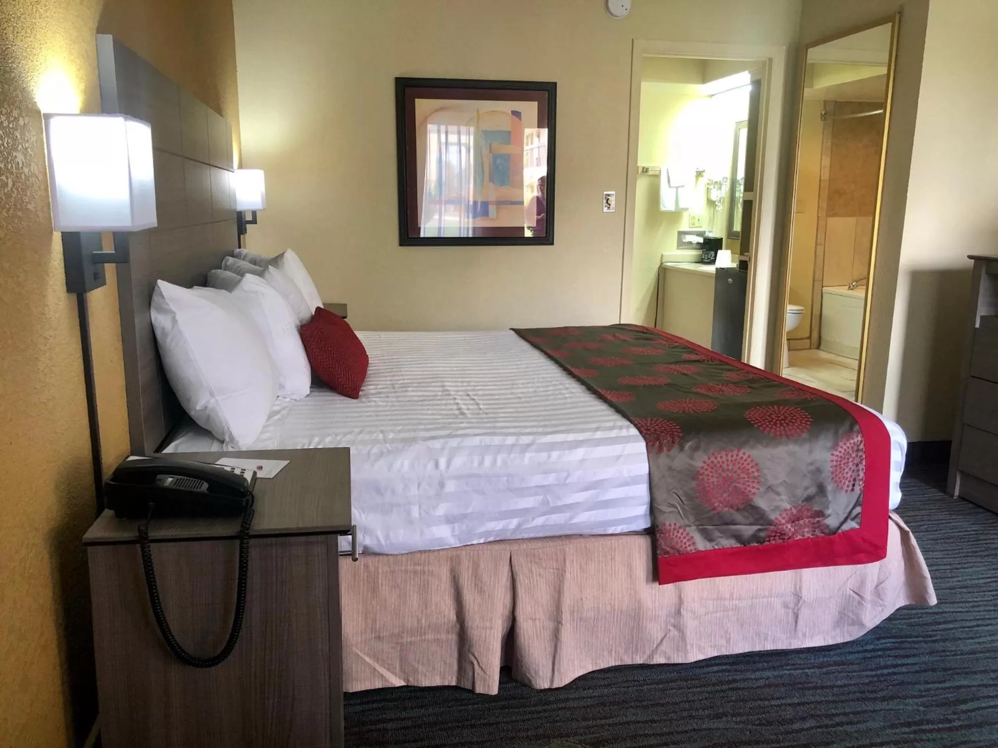 King Suite - Non-Smoking in Ramada by Wyndham Lebanon