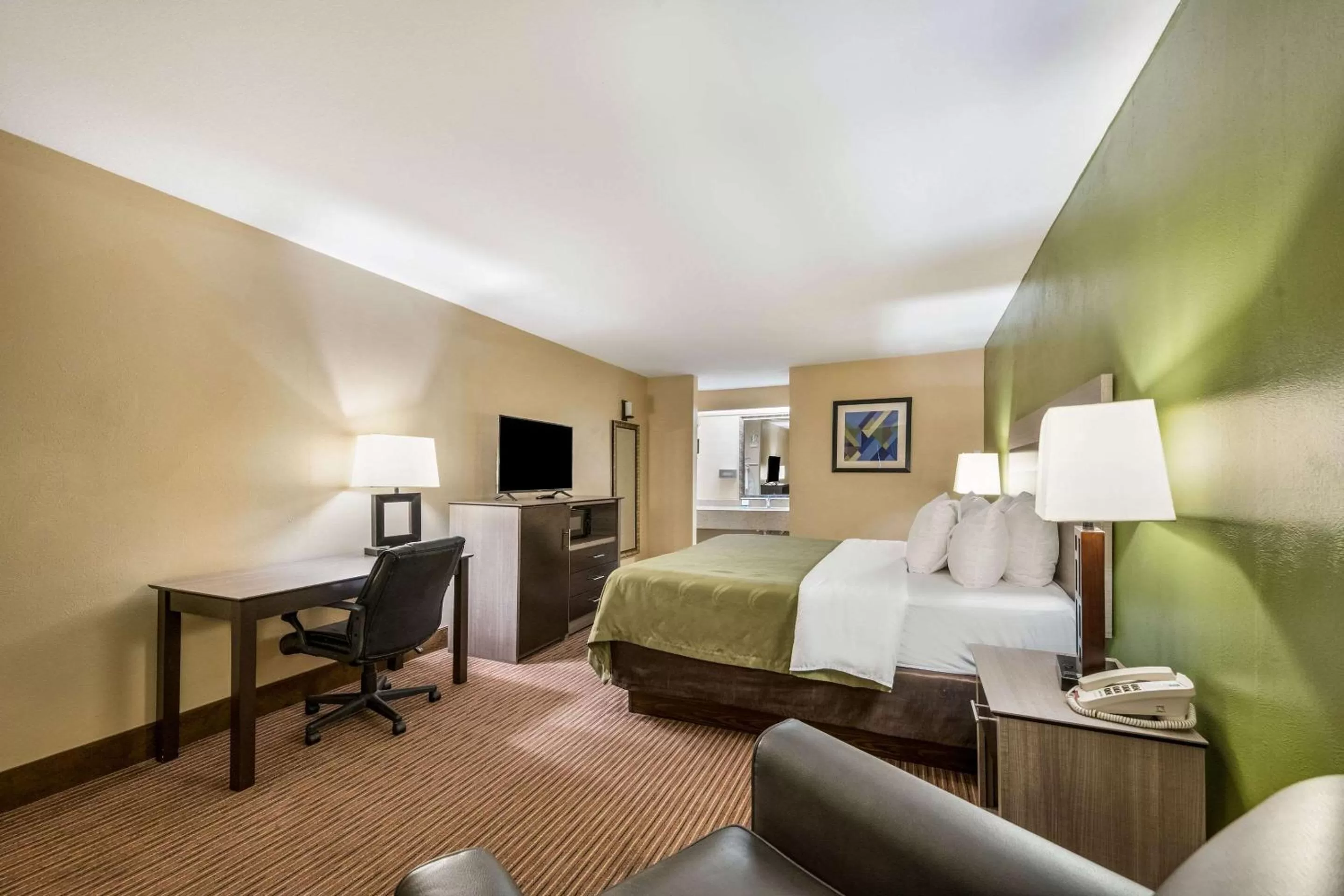 King Suite - Smoking in Quality Inn & Suites Garland - East Dallas