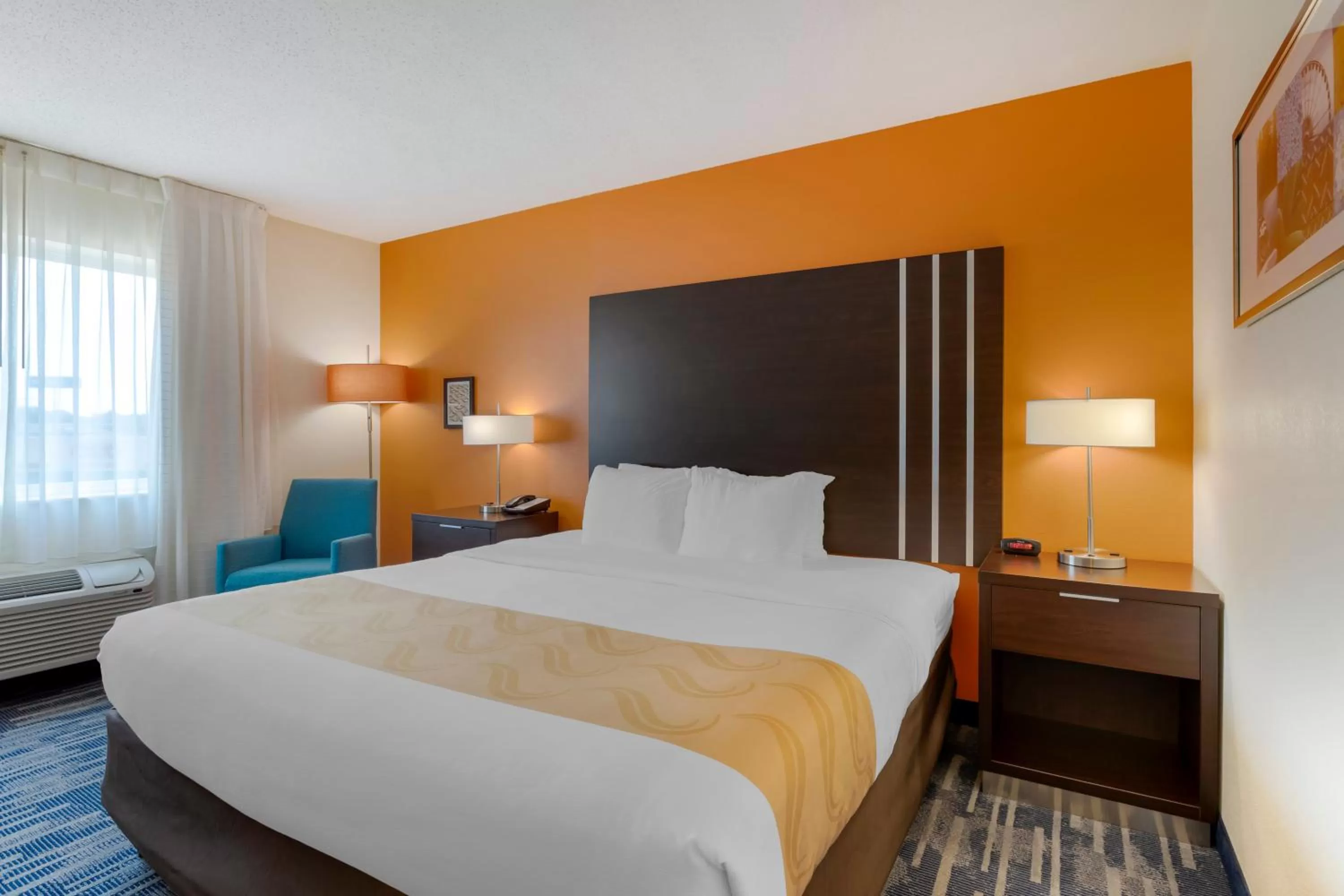 King Room with No Roll-in-Shower - Accessible/Non-Smoking in Quality Inn & Suites Keokuk North