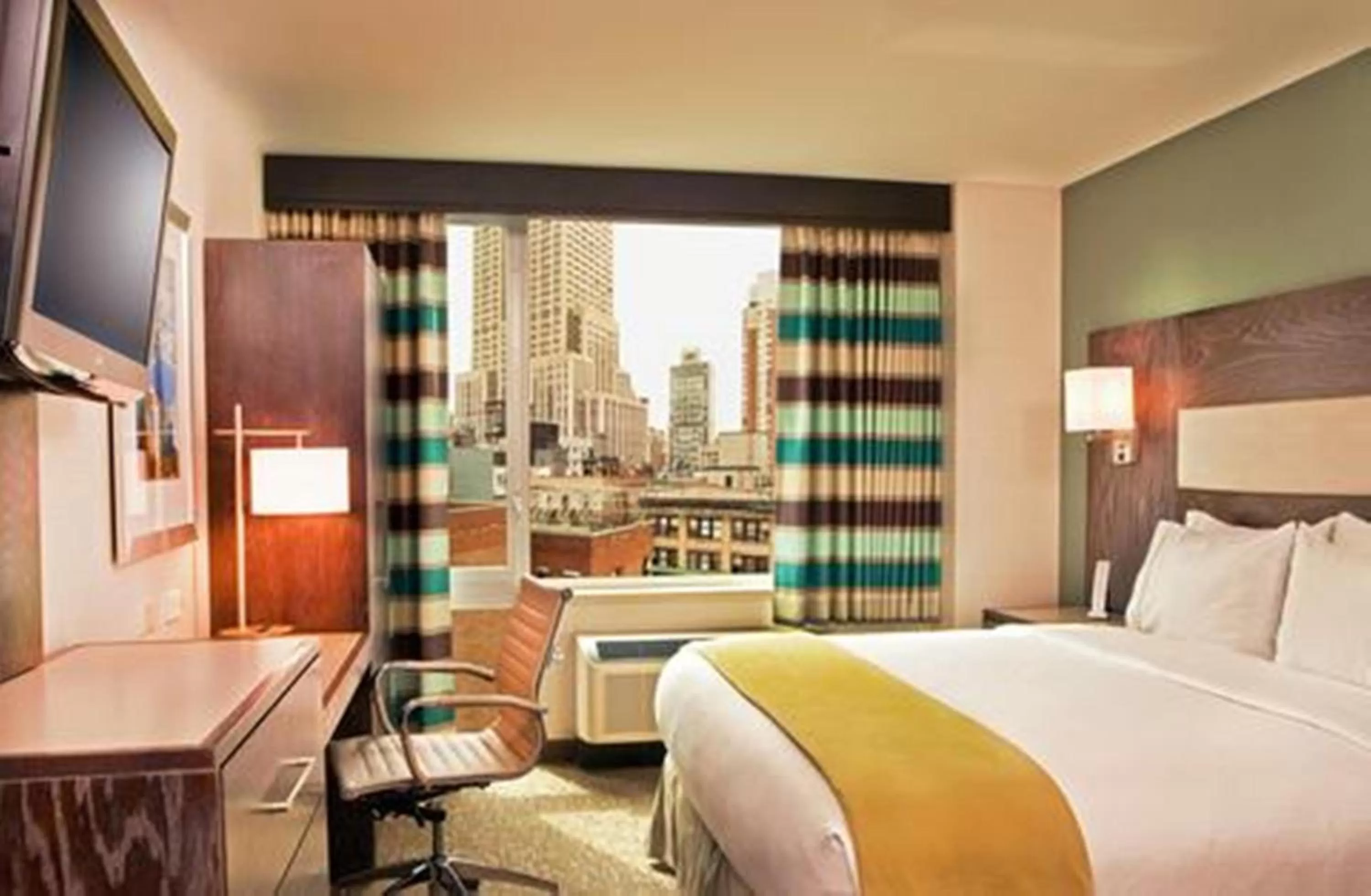 King Room with Roll In Shower - Non-Smoking in Holiday Inn Express - Times Square South by IHG