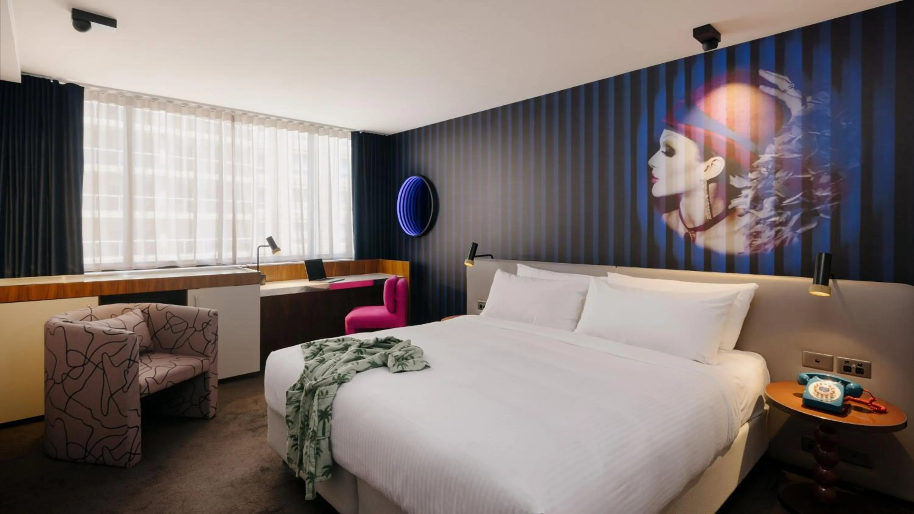 Standard King Room in Hotel Indigo Sydney Potts Point by IHG