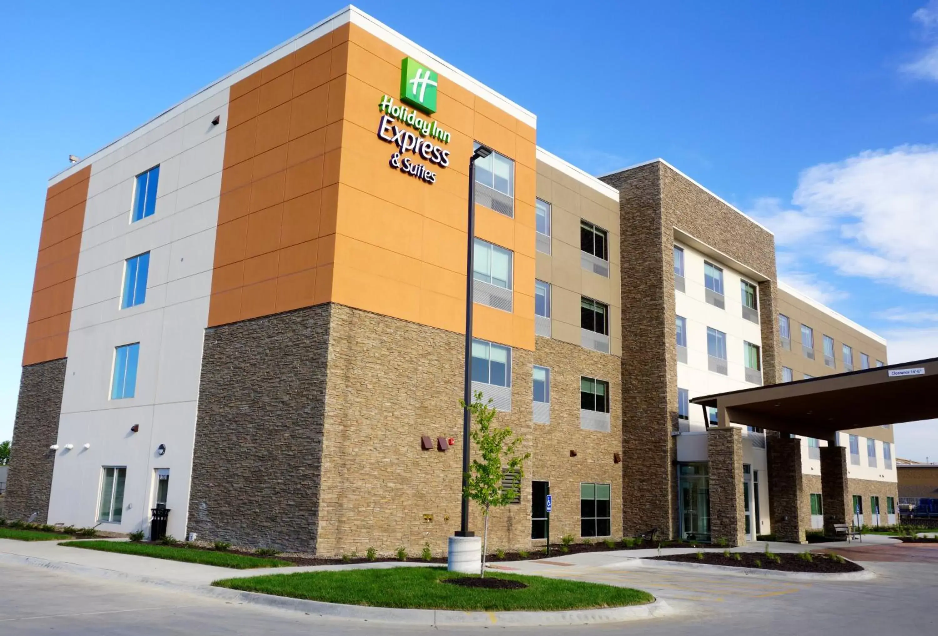 Holiday Inn Express & Suites Omaha - Millard Area by IHG Holiday Inn Express & Suites Omaha - Millard Area by IHG