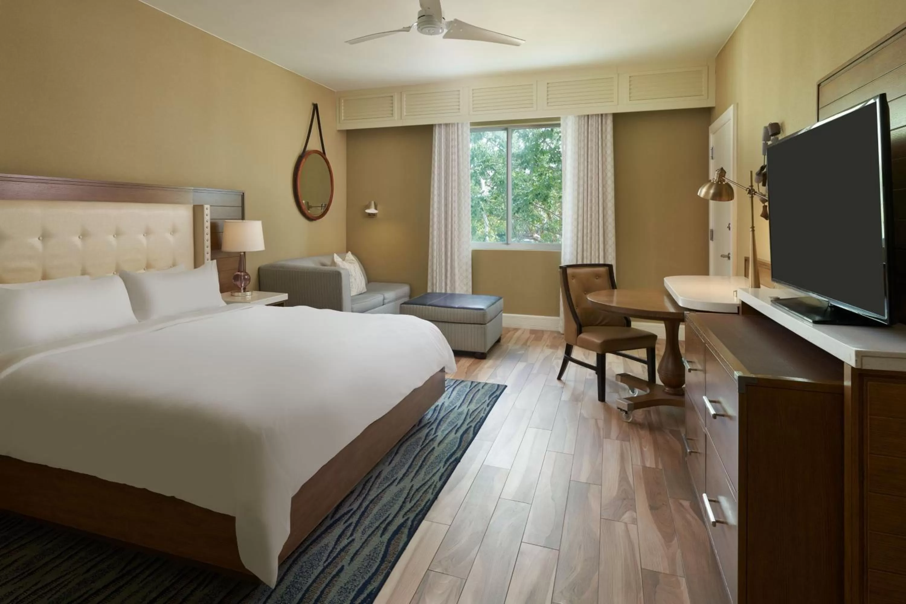 Guest room, 1 King, No view in Playa Largo Resort & Spa, Autograph Collection