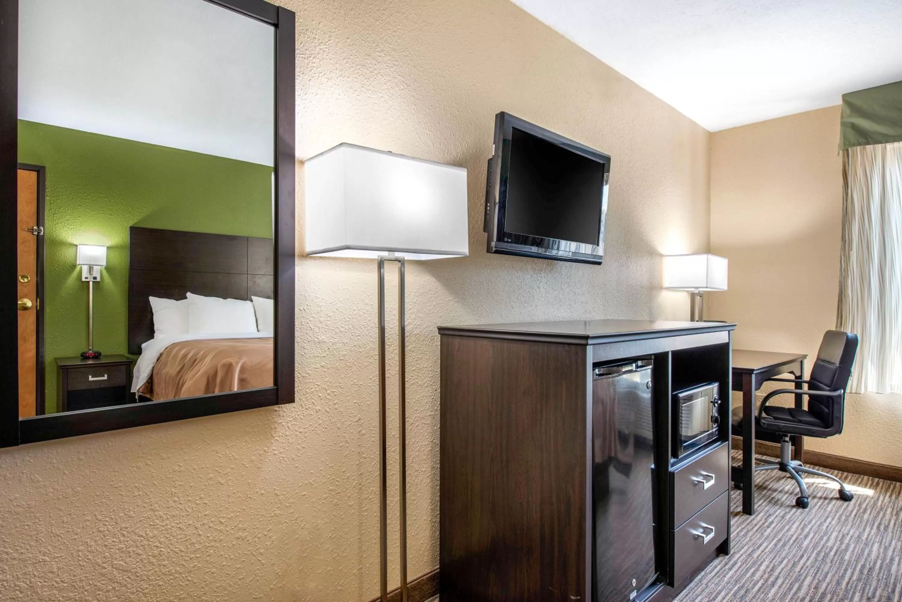King Room - Non Smoking in Quality Inn & Suites Brandenburg - Fort Knox