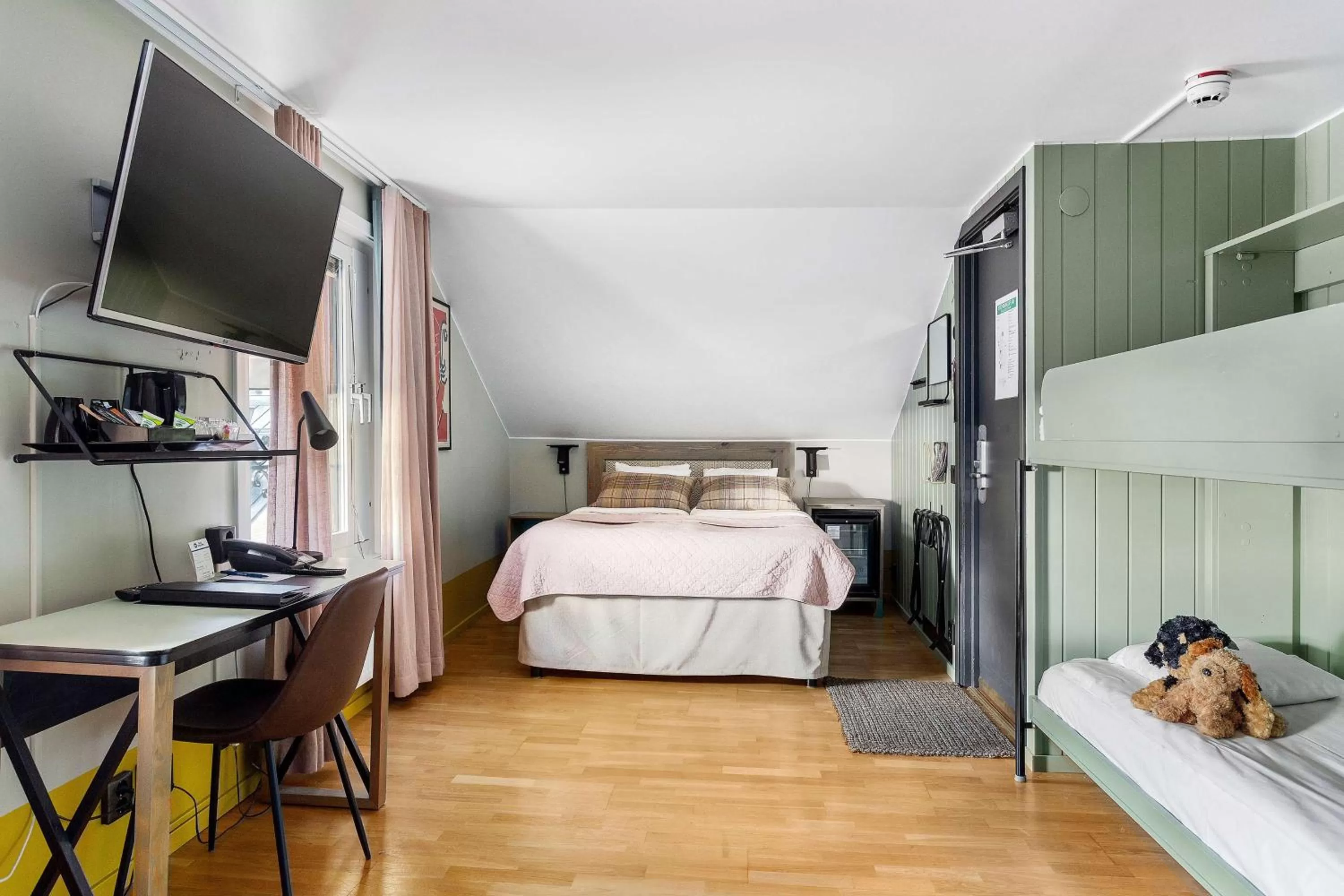 Family Room with Queen Bed and Sofa Bed - Non-Smoking in Best Western Hotell Hudik