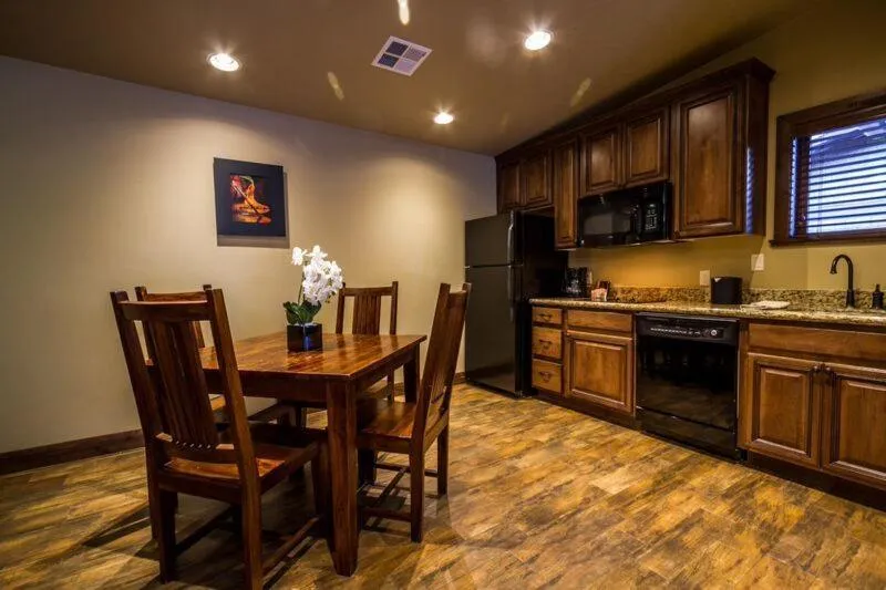 Classic Hillside Suite in Cable Mountain Lodge