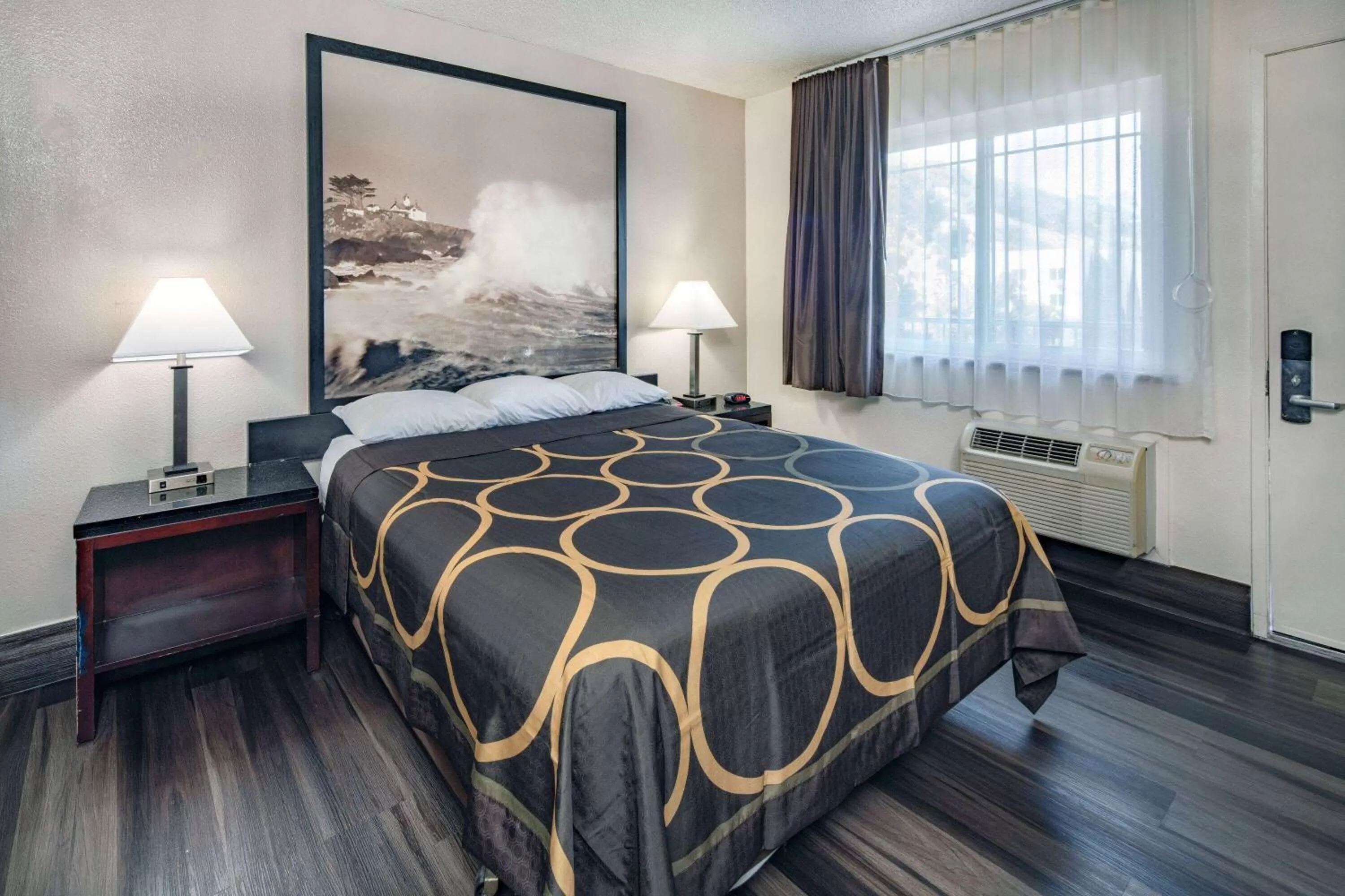 Queen Room with Mobility/Hearing Access - Non-Smoking in Super 8 by Wyndham San Diego Hotel Circle