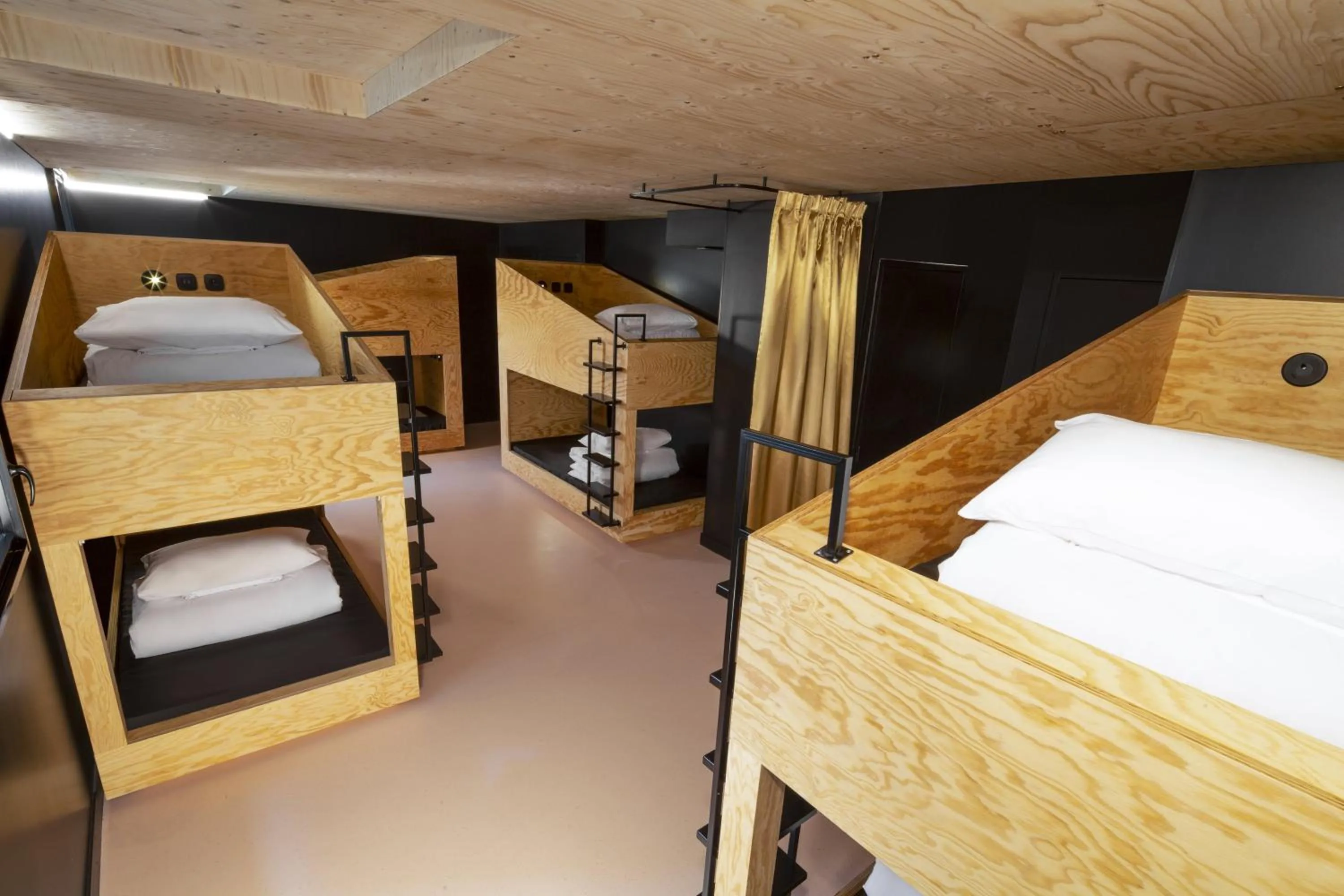 Private Bedroom for 8 people with a bathroom in JO&JOE Paris Gentilly - Auberge de Jeunesse