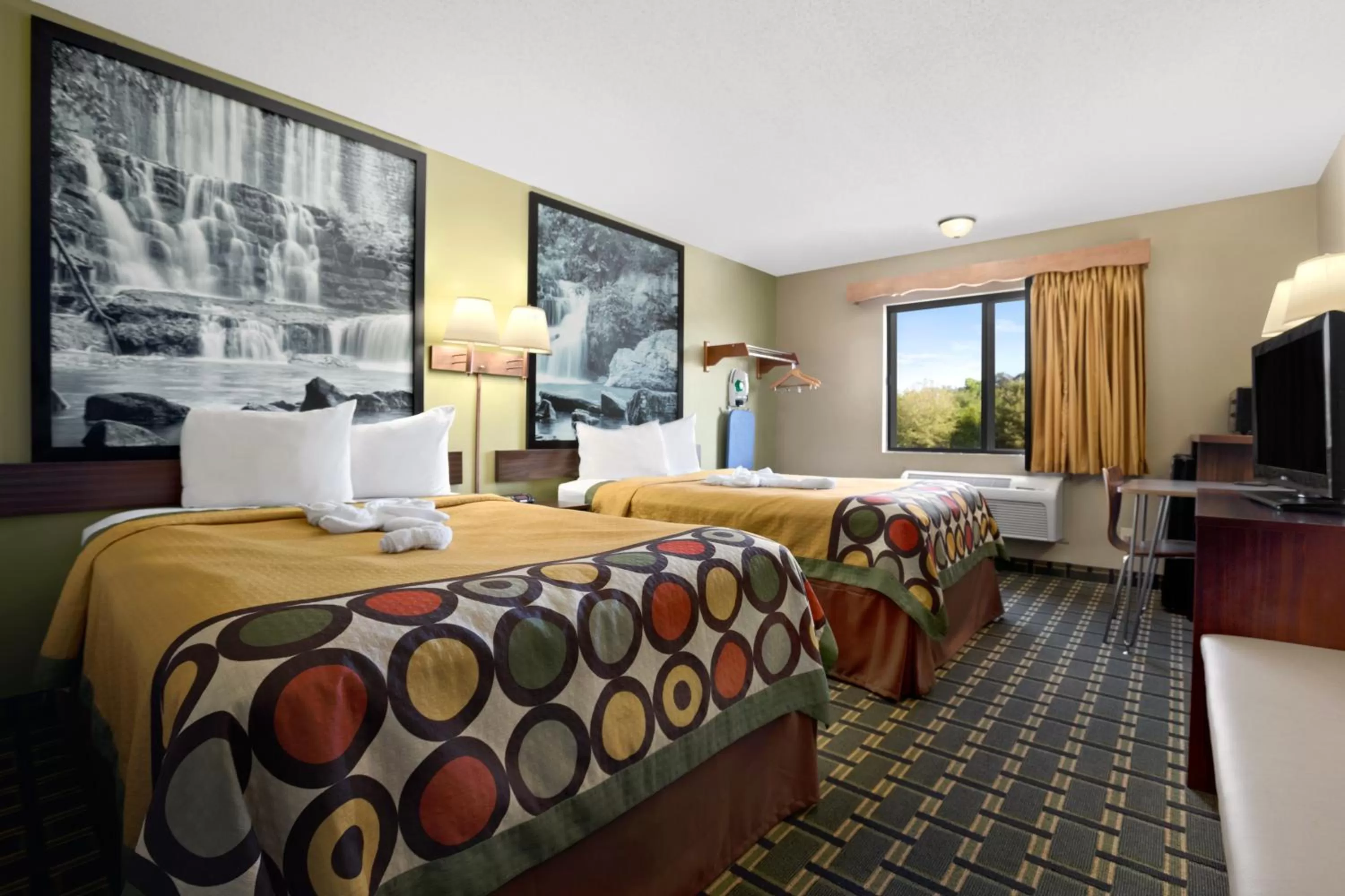 Double Room with Two Double Beds - Smoking in Super 8 by Wyndham Russellville