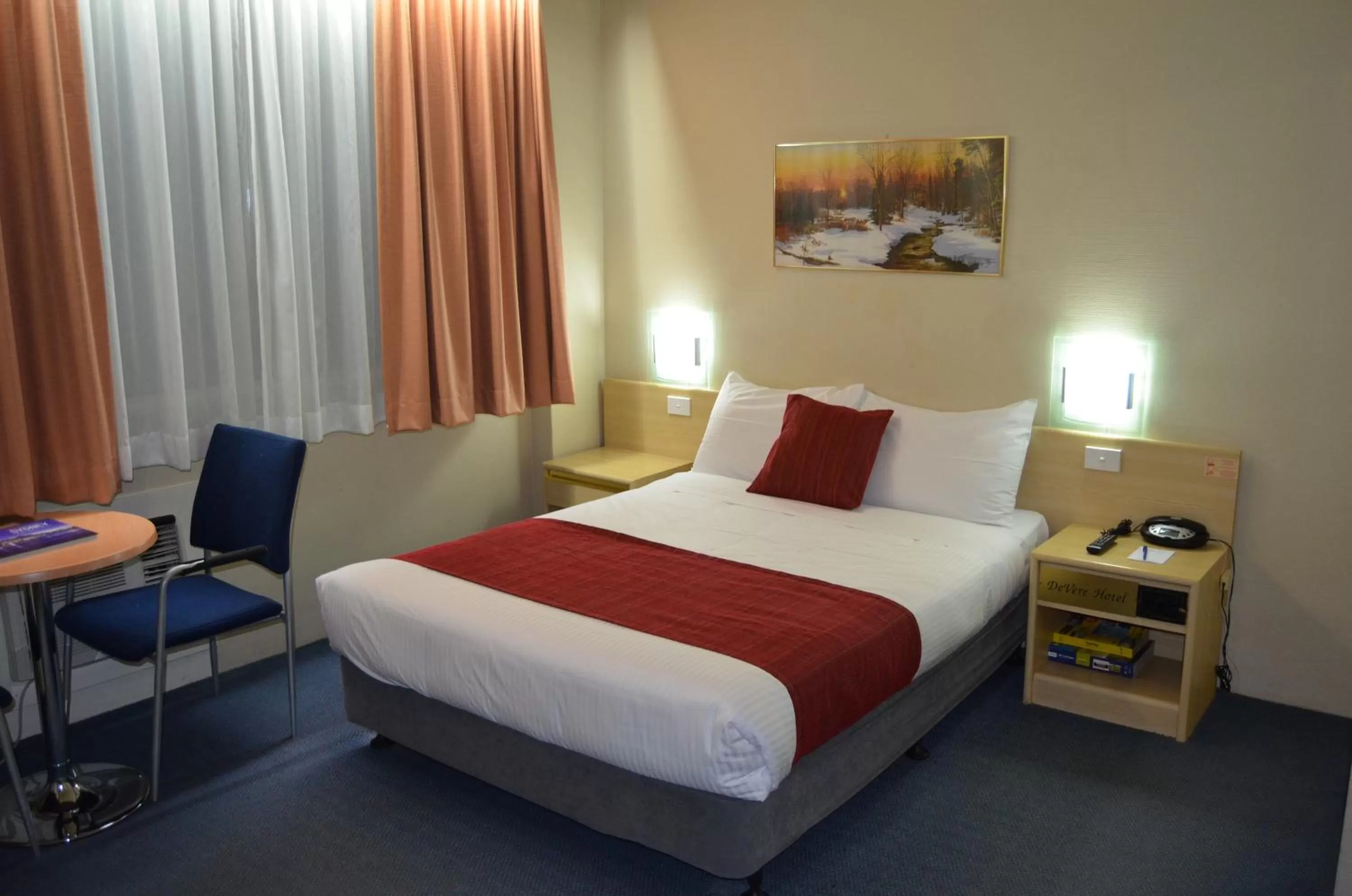 Standard Double Room - Internal Room in Devere Hotel