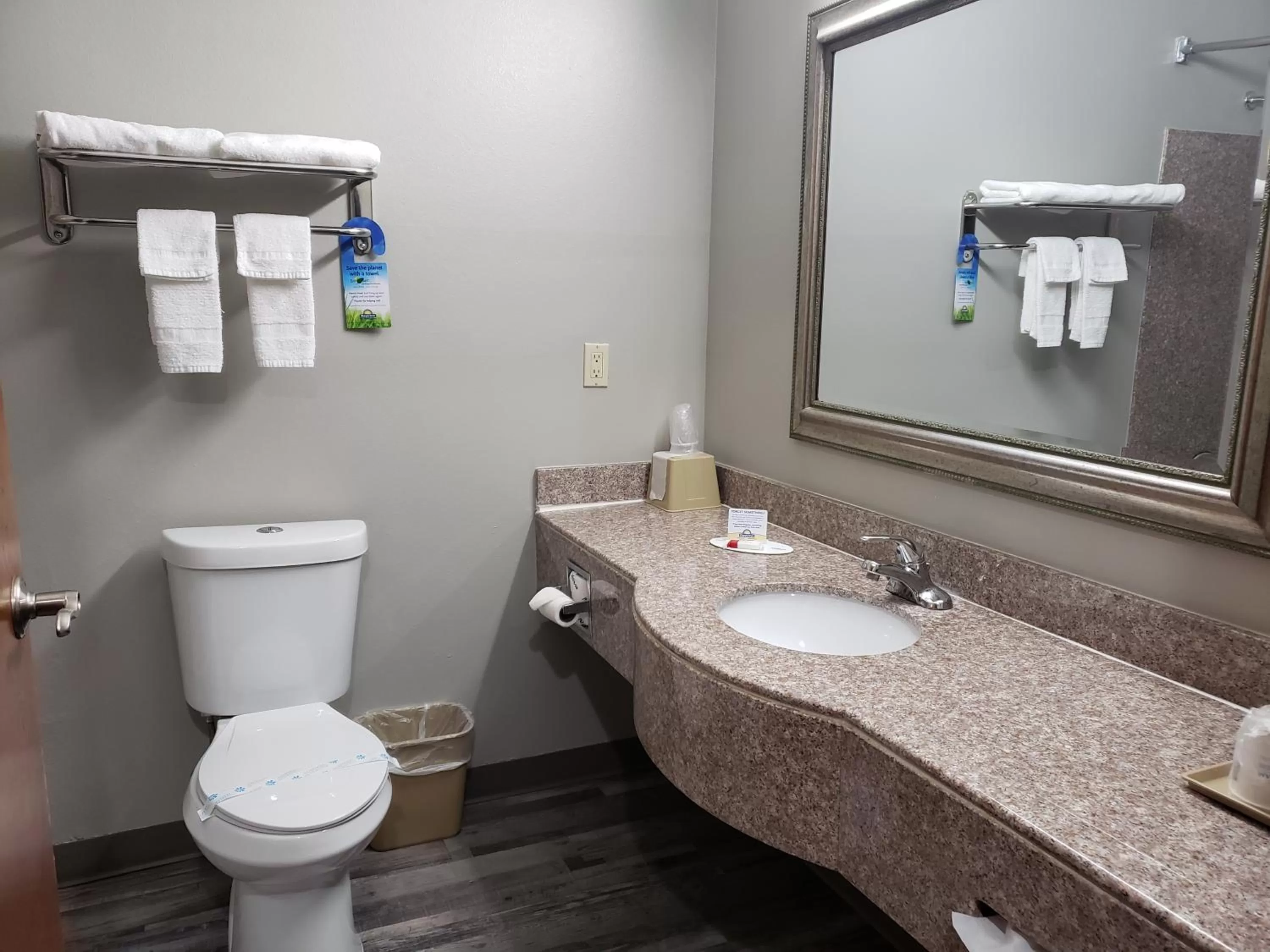 King Suite - Non-Smoking in Days Inn & Suites by Wyndham Cleburne TX