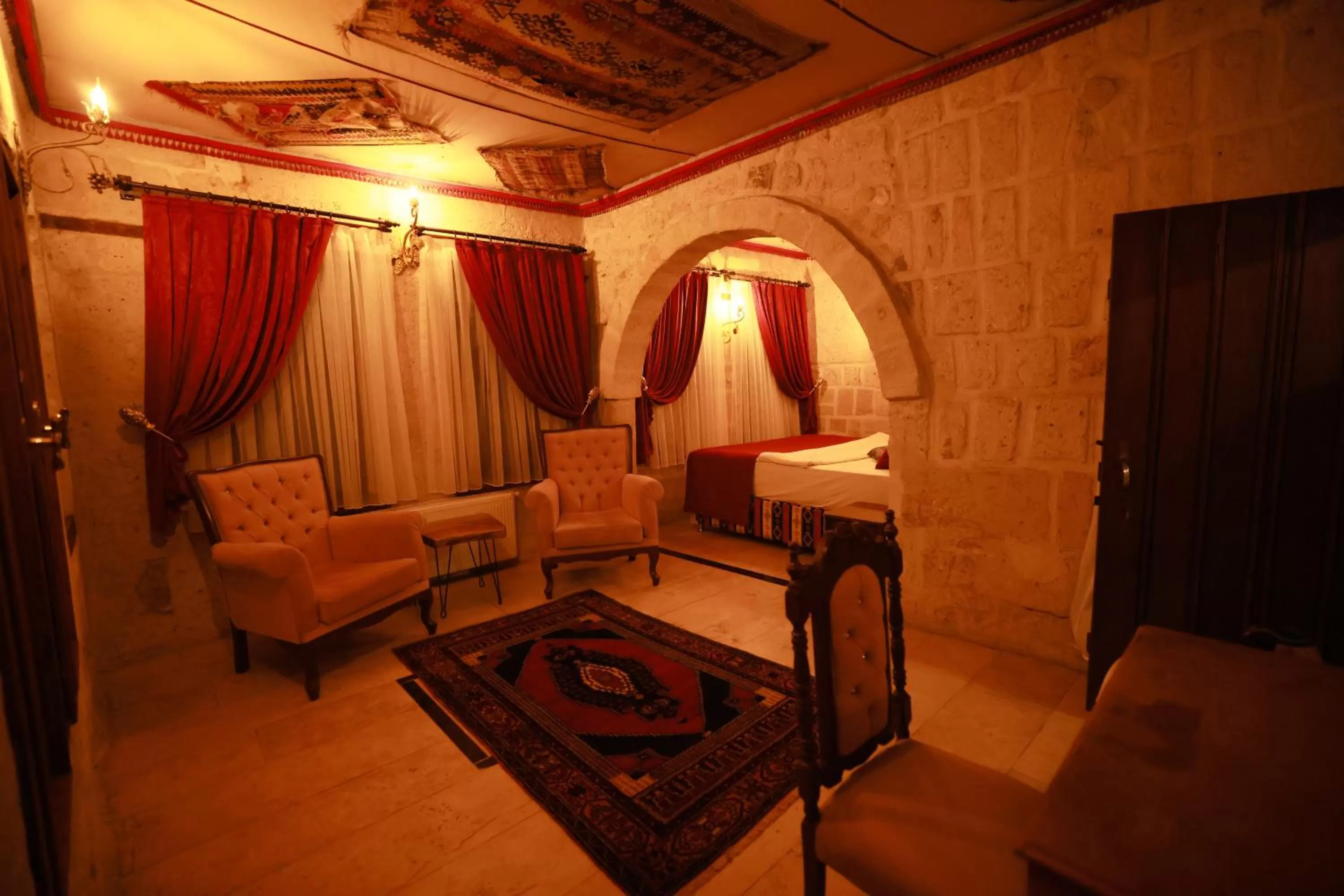 Stone Triple Room With Valley View in Cappadocia Nar Cave House & Swimming Pool