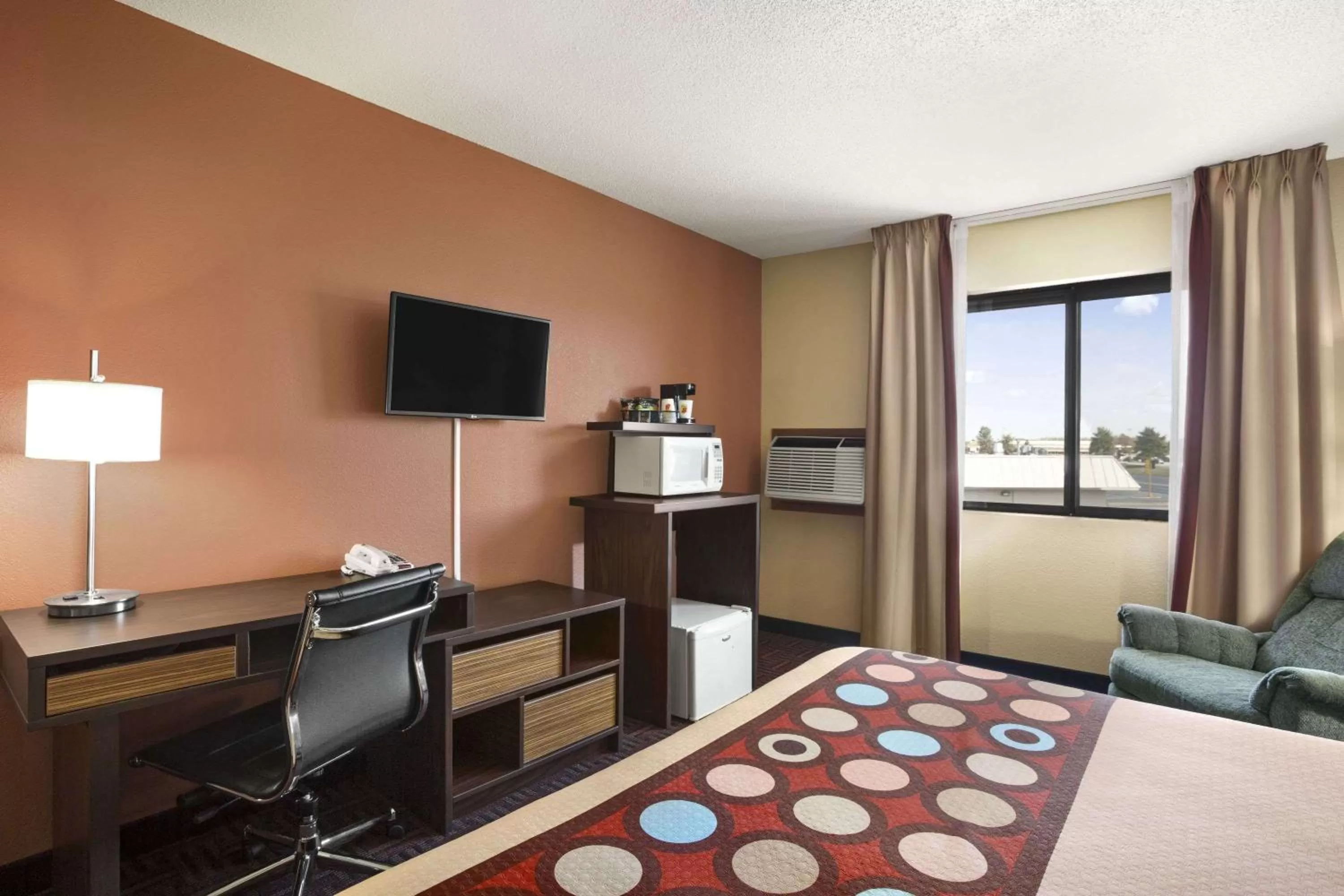 King Room - Non-Smoking in Super 8 by Wyndham Carbondale