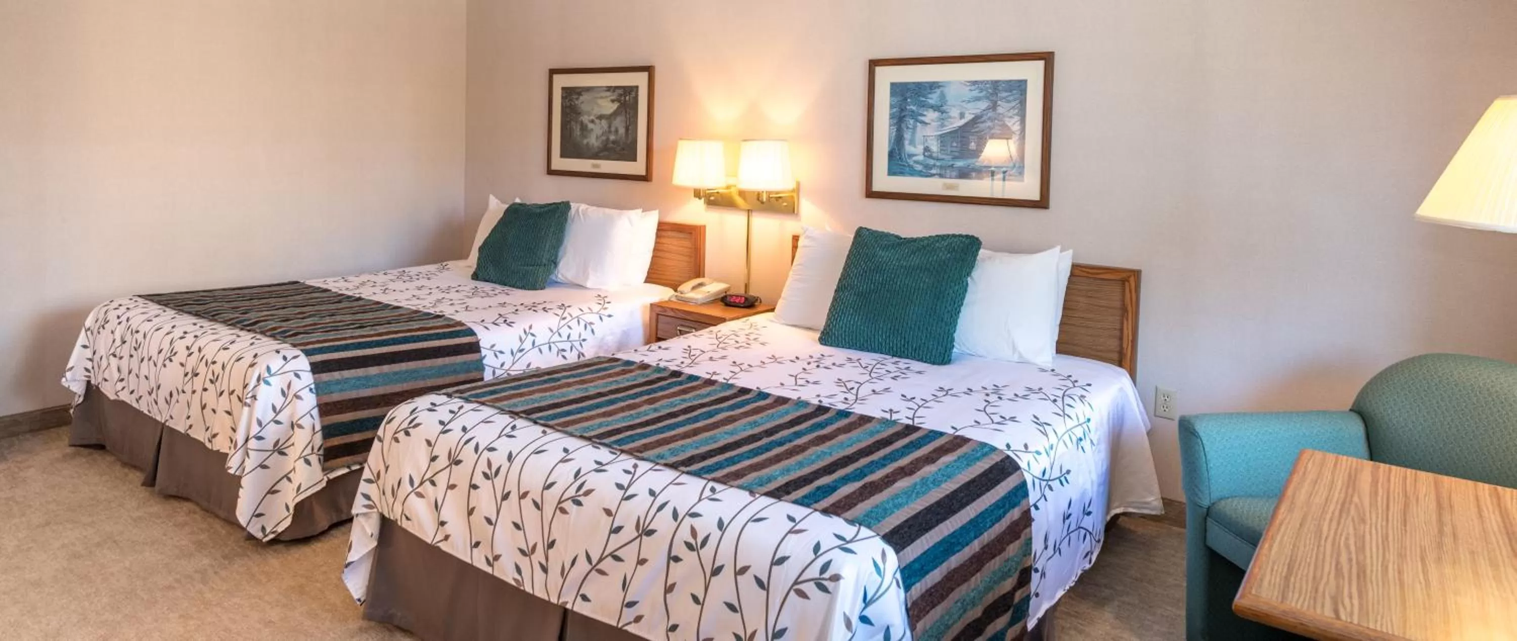 Standard Queen Room with Two Queen Beds in Highland Manor Inn
