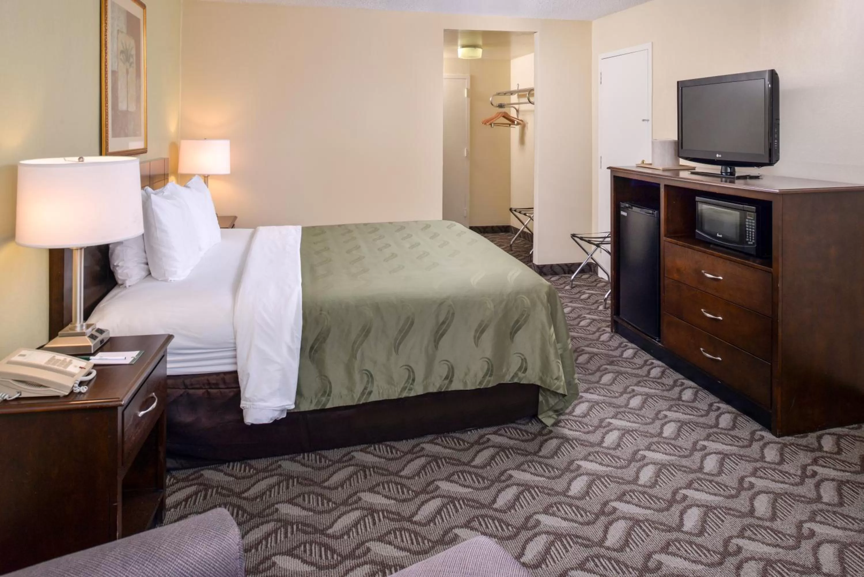 Standard Room, 1 King Bed, Non Smoking in Quality Inn & Suites Montebello - Los Angeles