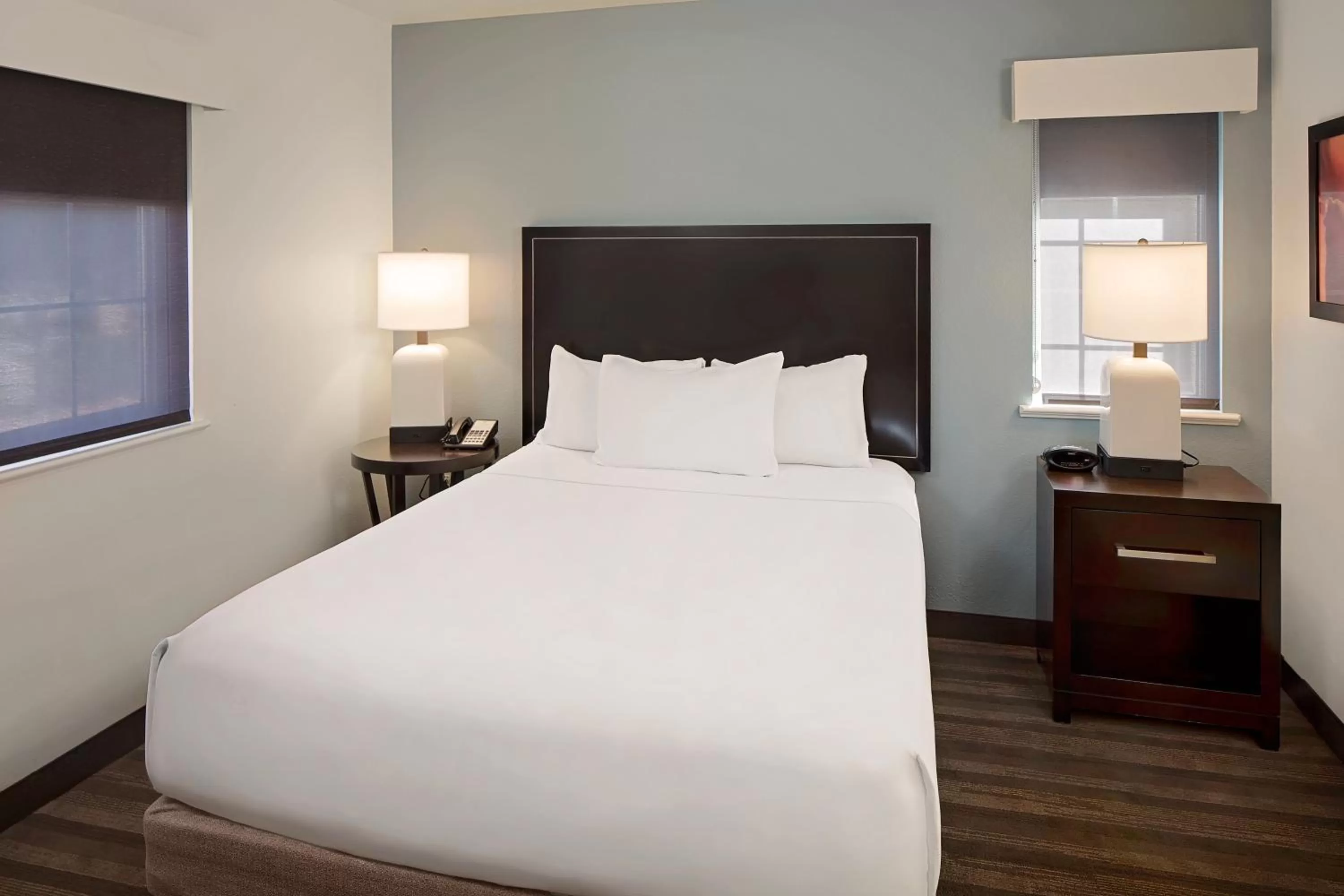 One-Bedroom Queen Suite with Accessible Tub in Hyatt House Dallas Las Colinas