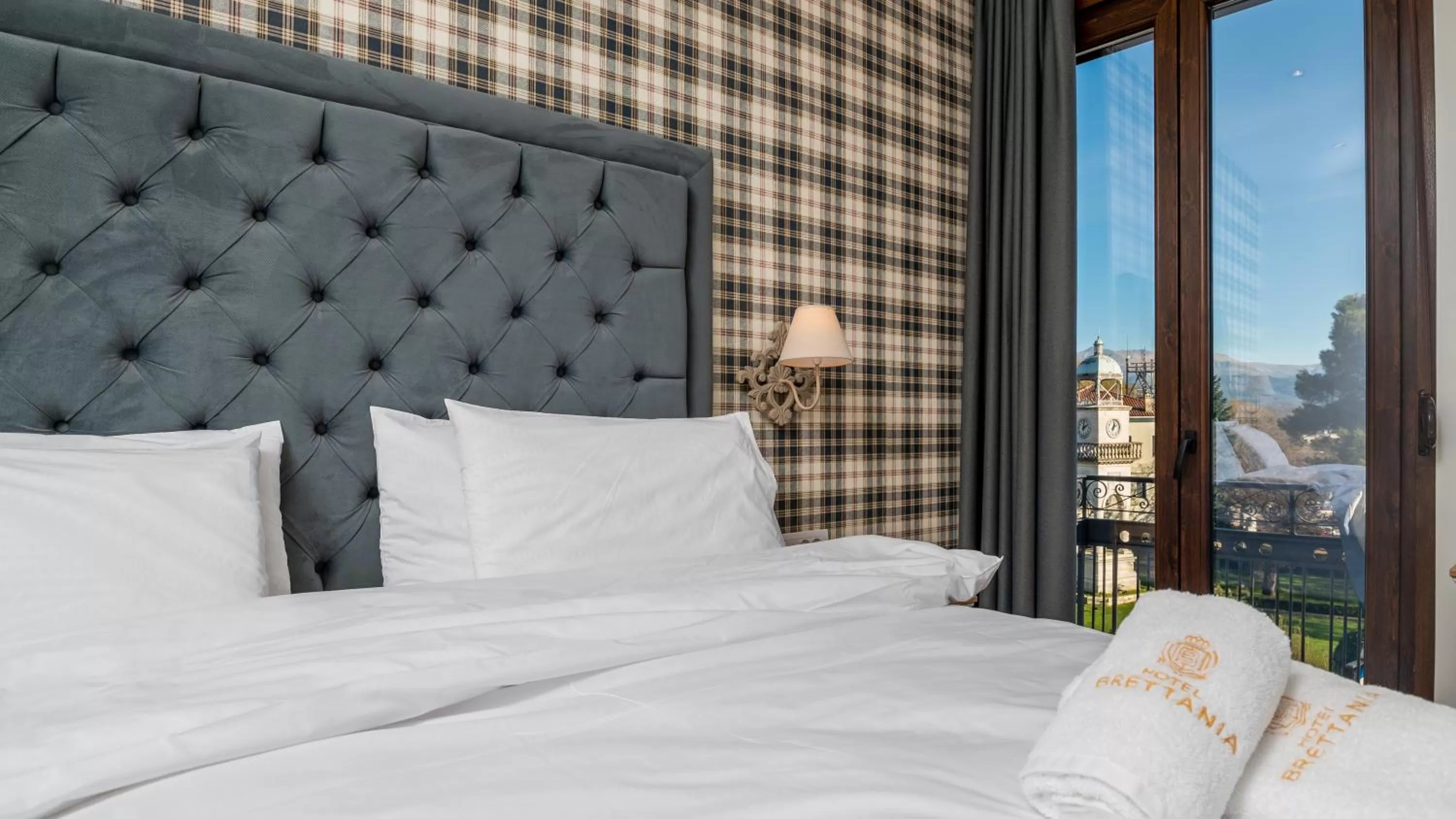 Superior Double Room with Balcony and Panoramic City View - single occupancy in Brettania Hotel