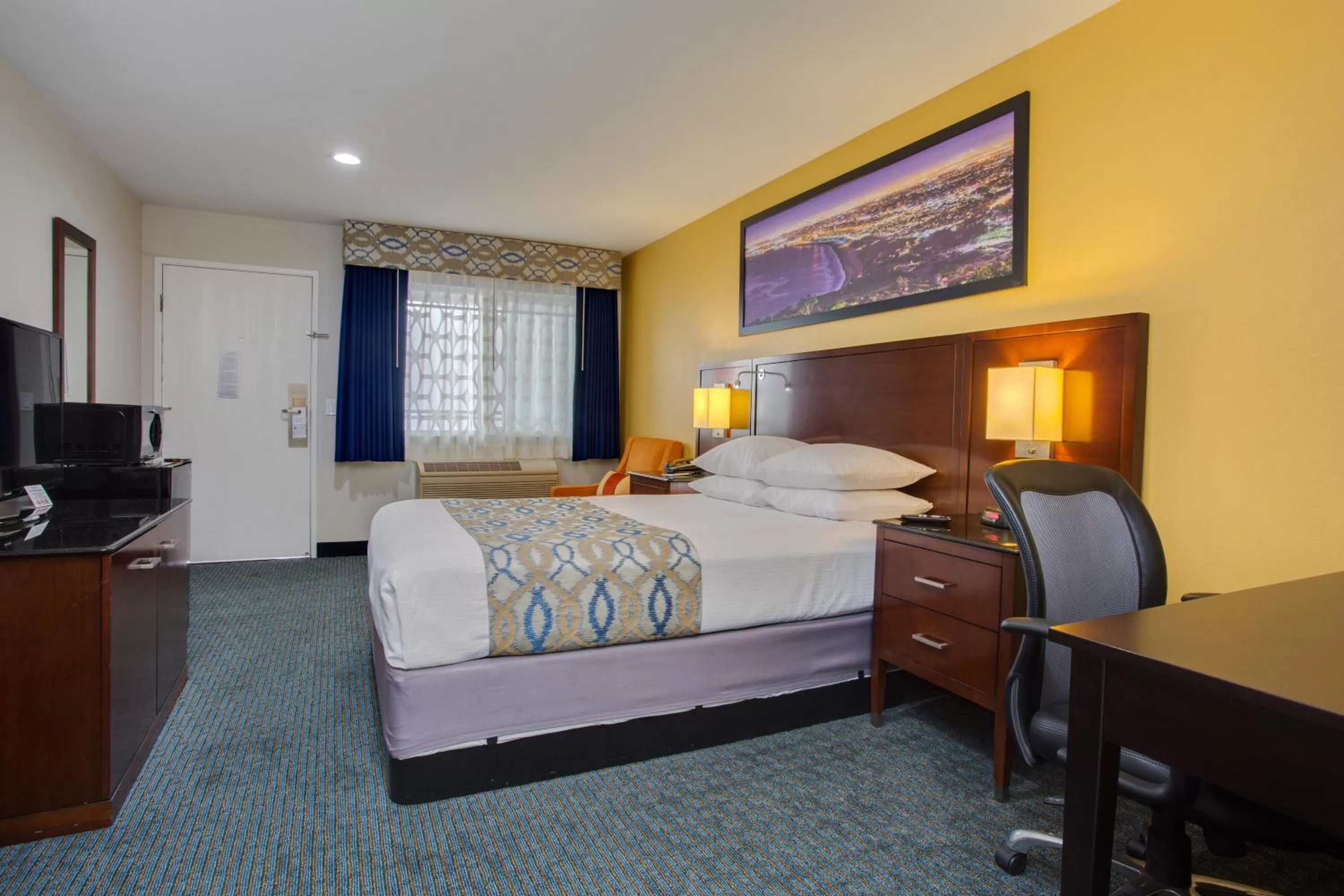 Queen Room in SureStay Plus Hotel by Best Western Chula Vista West