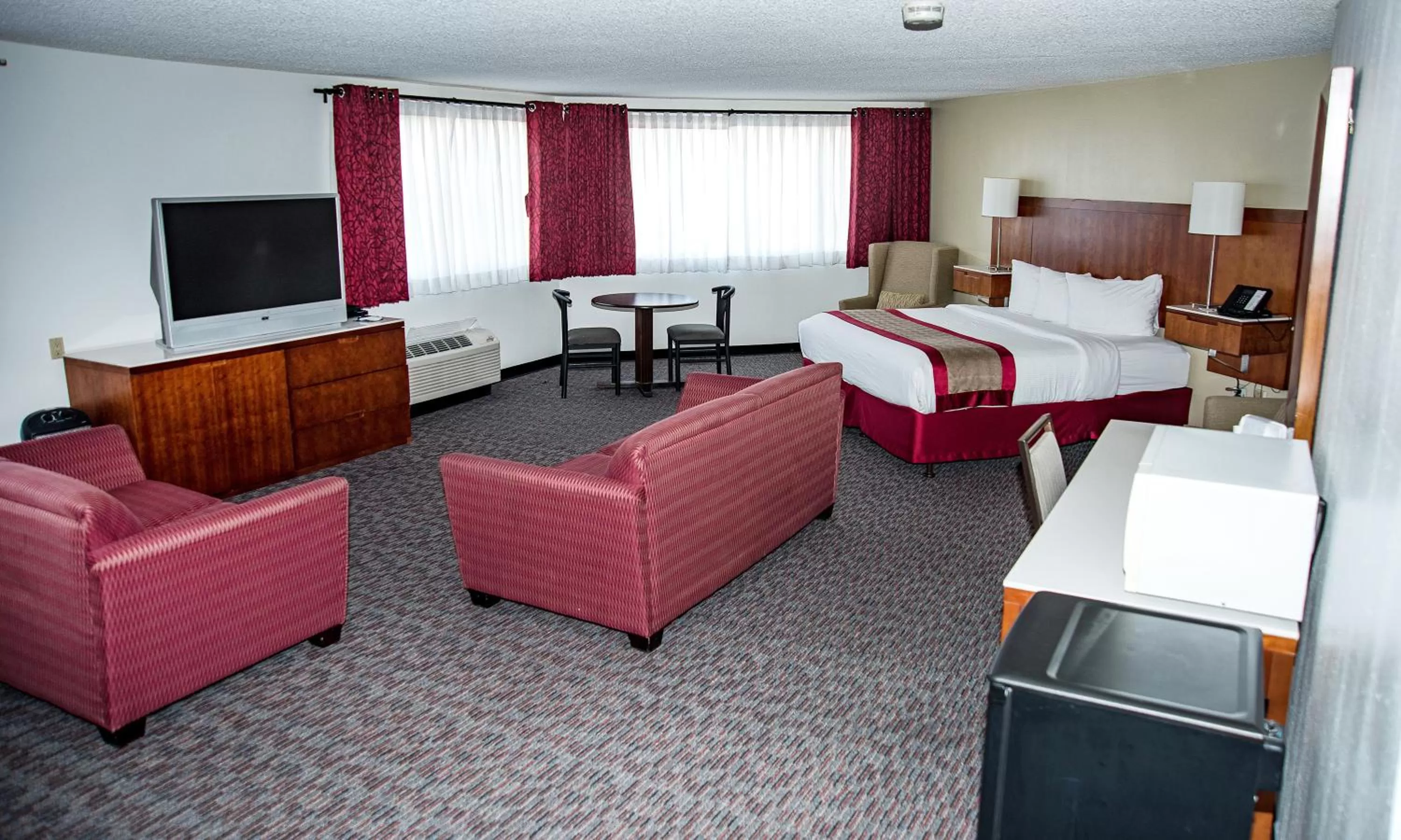 Family King Suite - Non-Smoking in Ramada by Wyndham Cedar City