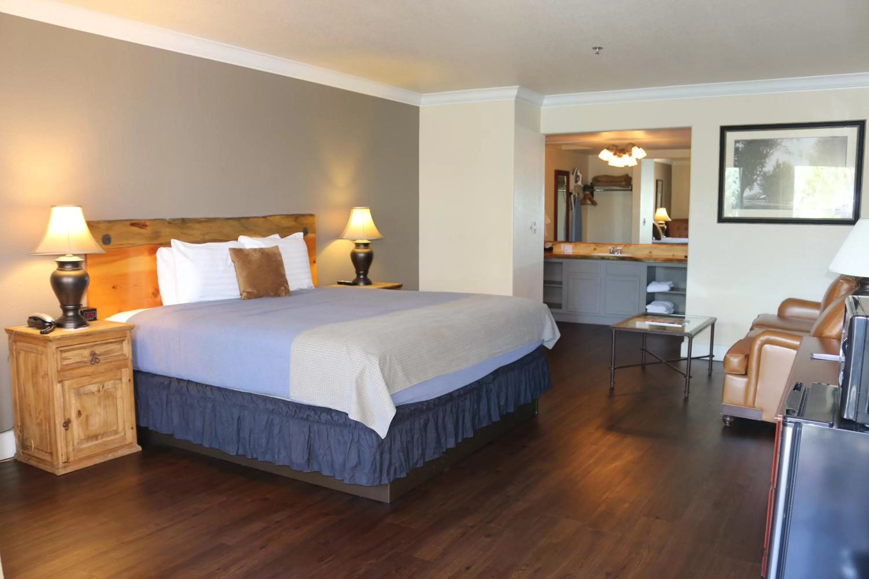 Deluxe King Room, Second Floor (No Pets) in Historian Inn