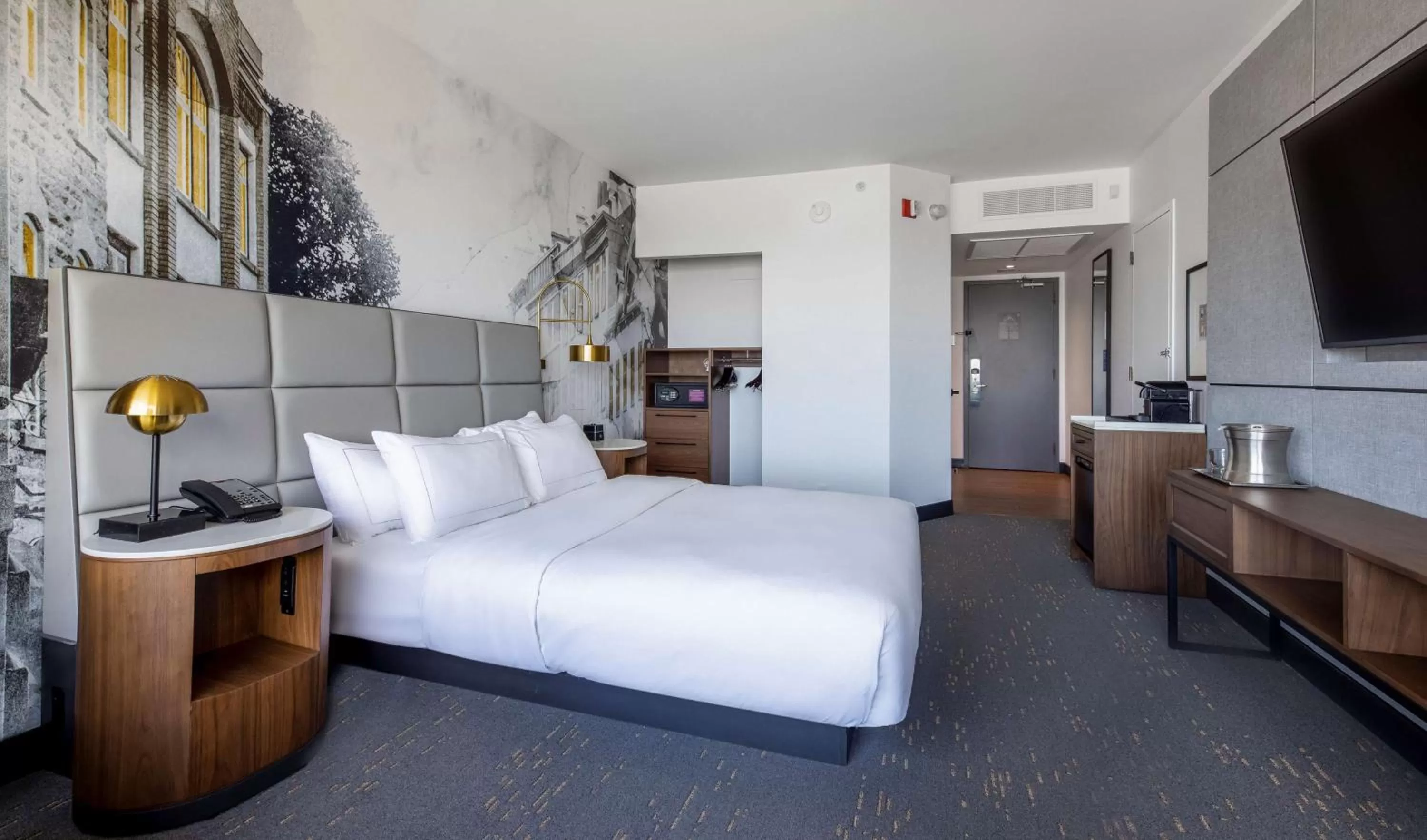 1 Queen Mobility Accessible in Hilton Quebec