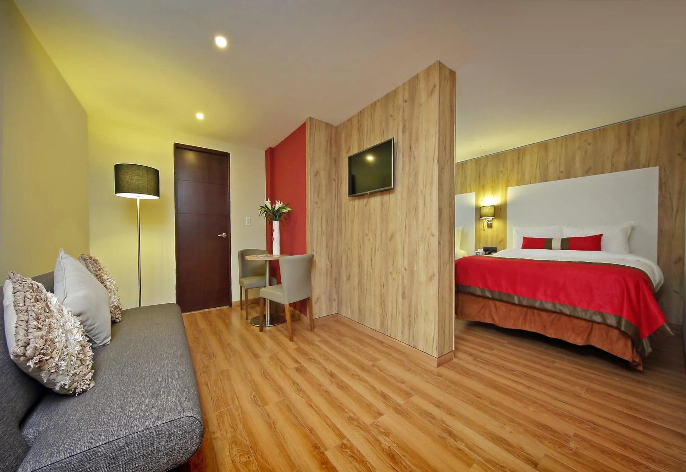 Queen Suite with Two Queen Beds - Non-Smoking in Ramada by Wyndham Panama Via Argentina