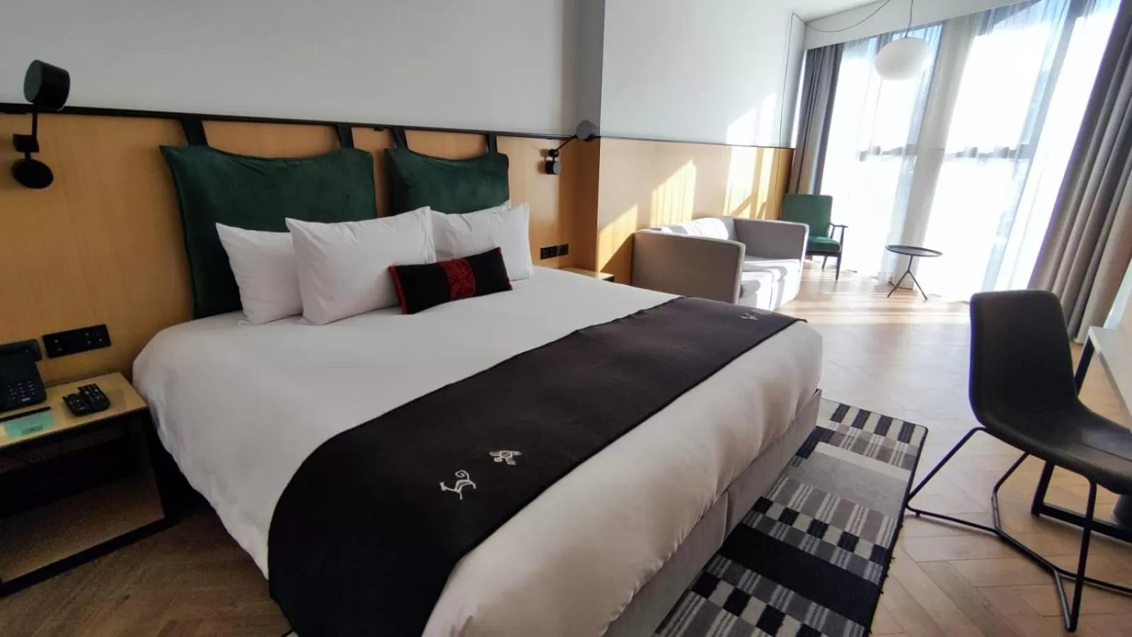 Deluxe Room in Met Hotel