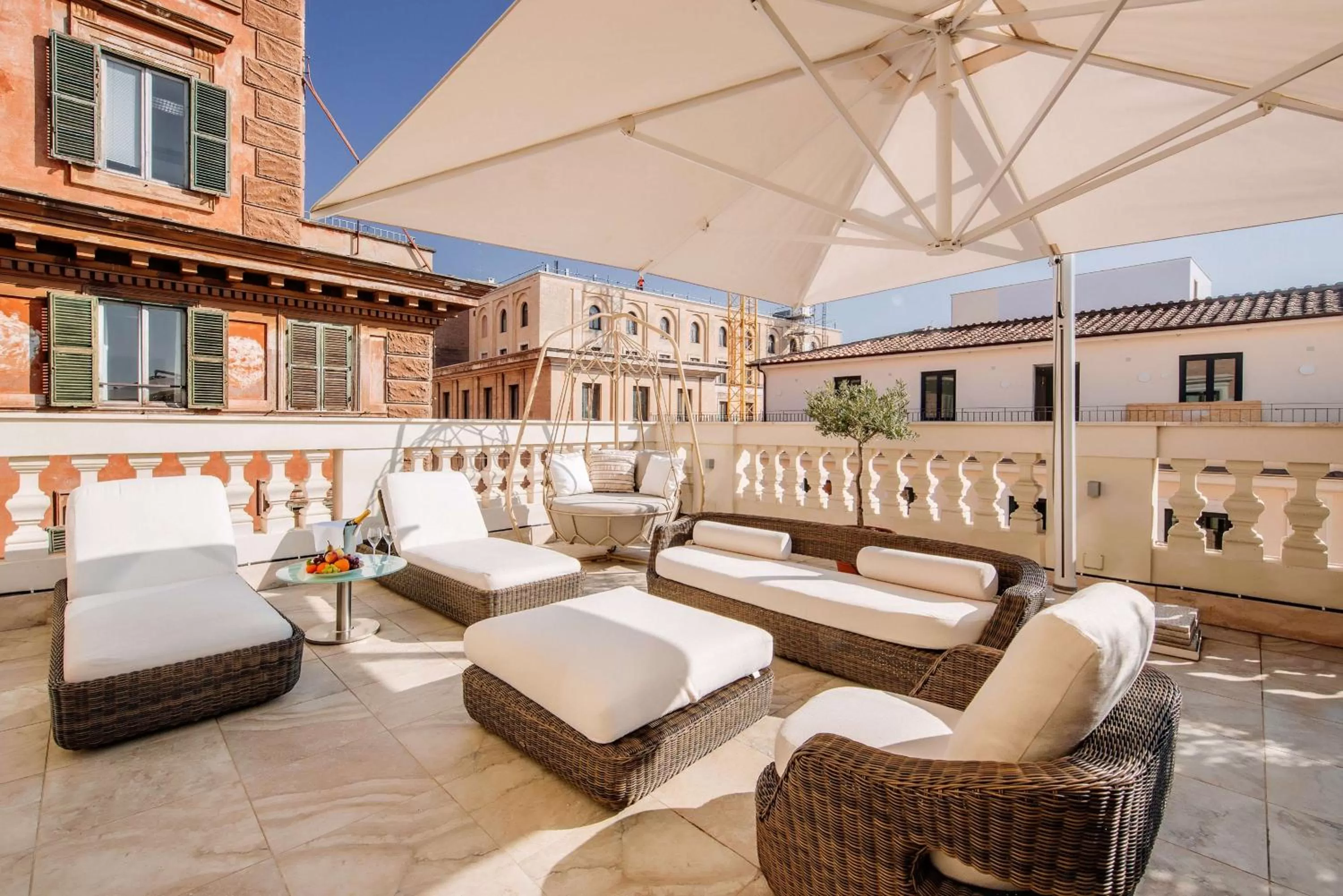 Prestige King Room with Terrace in Aleph Rome Hotel, Curio Collection By Hilton