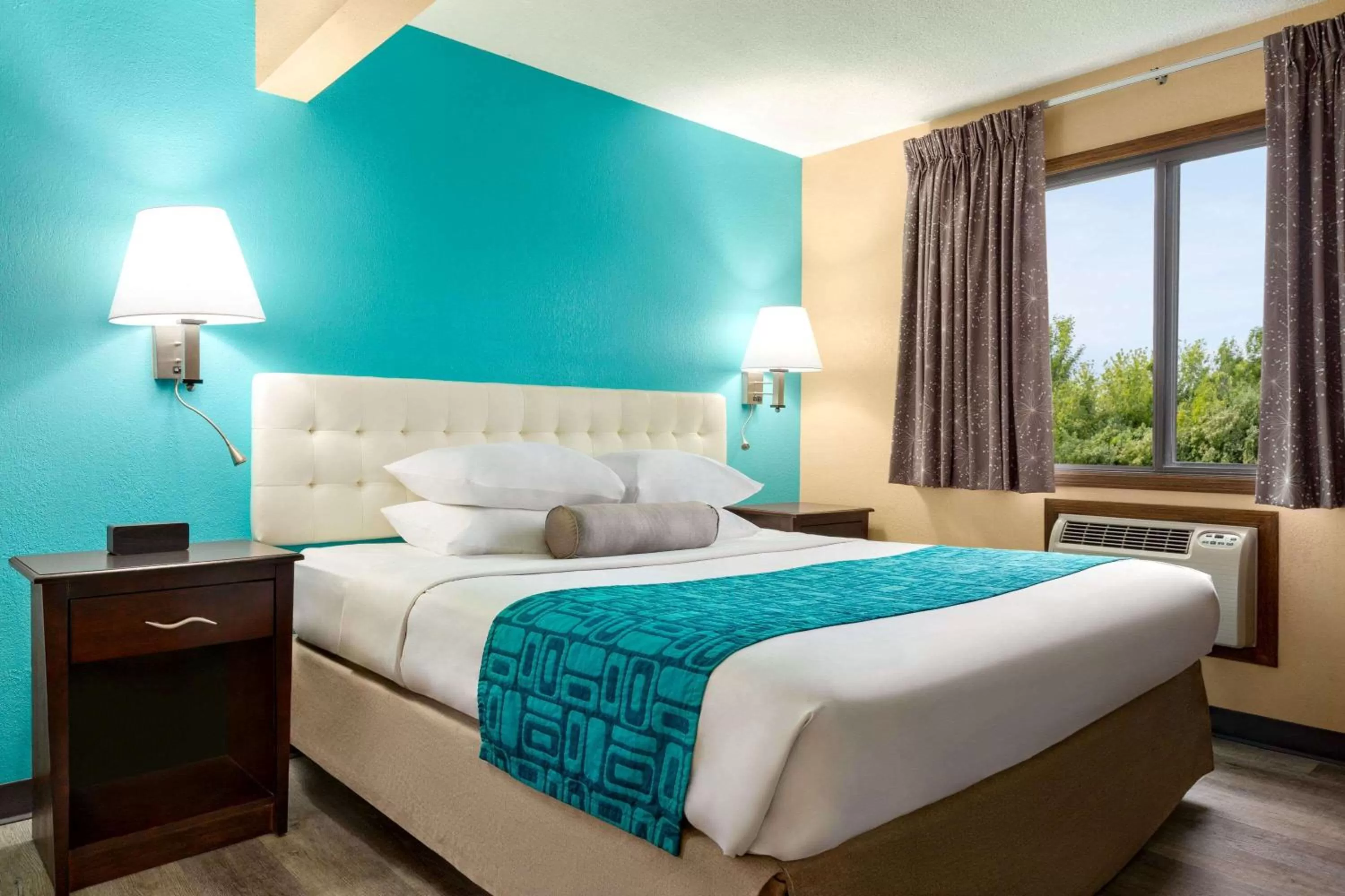 Deluxe King Studio Suite - Non-Smoking in Howard Johnson by Wyndham Waterloo/Cedar Falls