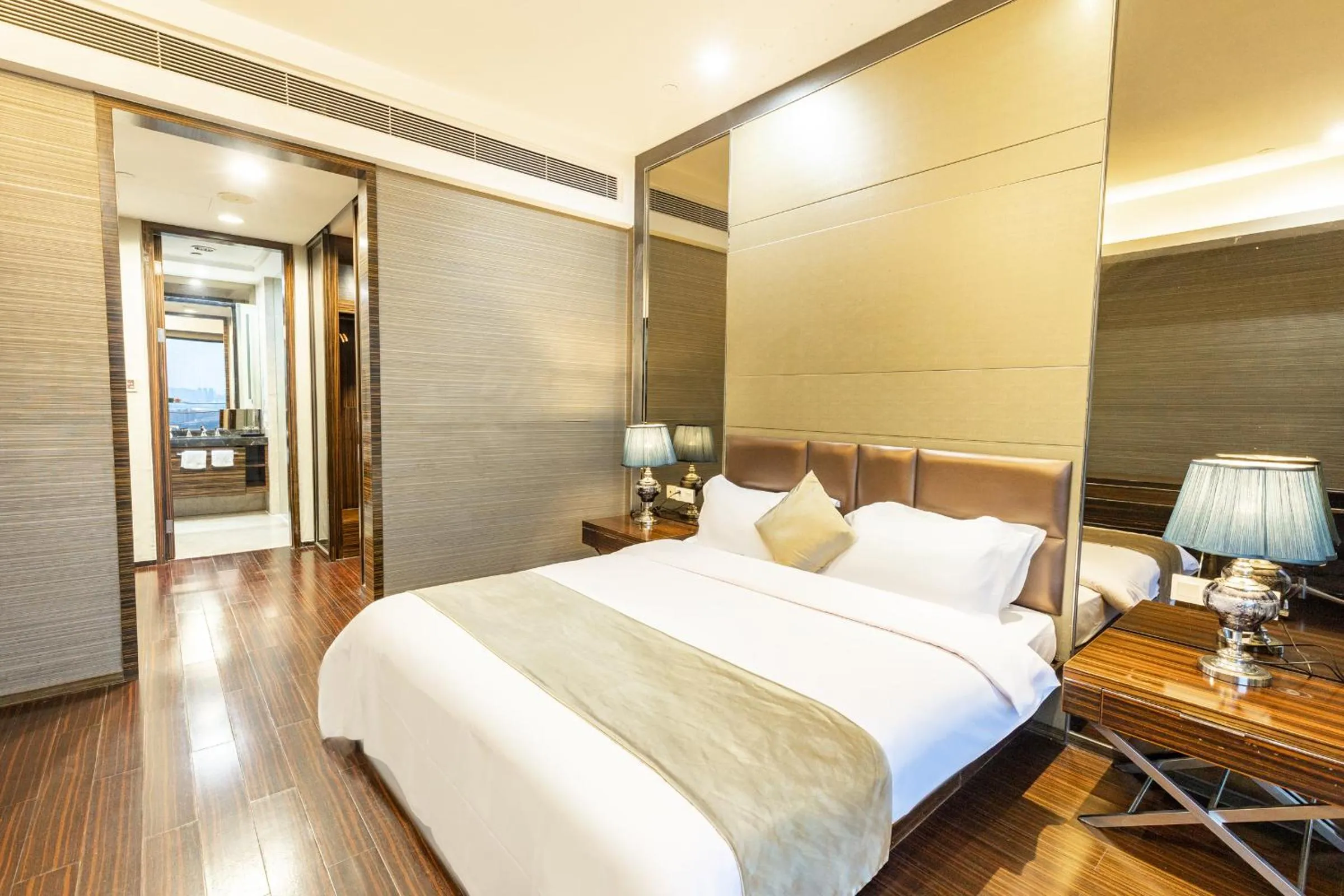 Executive Suite with Queen Bed in Guangzhou Xing Yi International Apartment - Poly World Branch