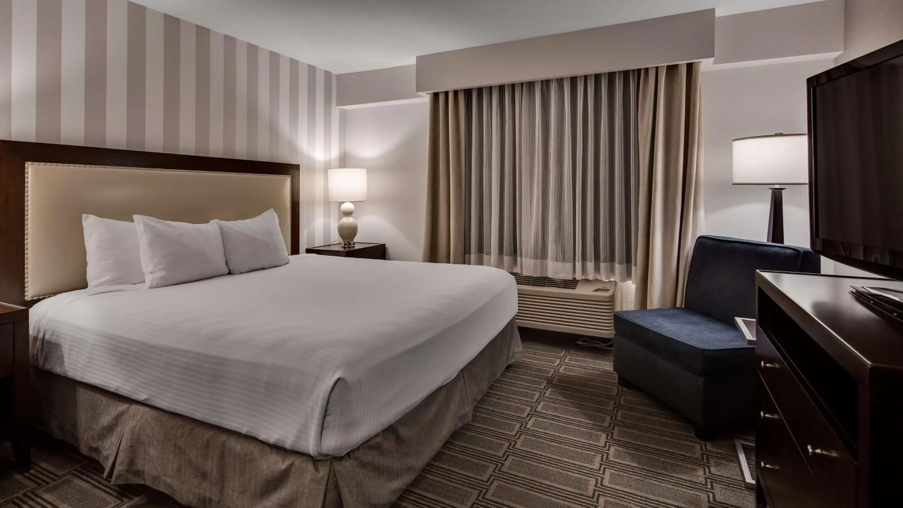 King Suite - Non Smoking in Best Western Lapeer Inn