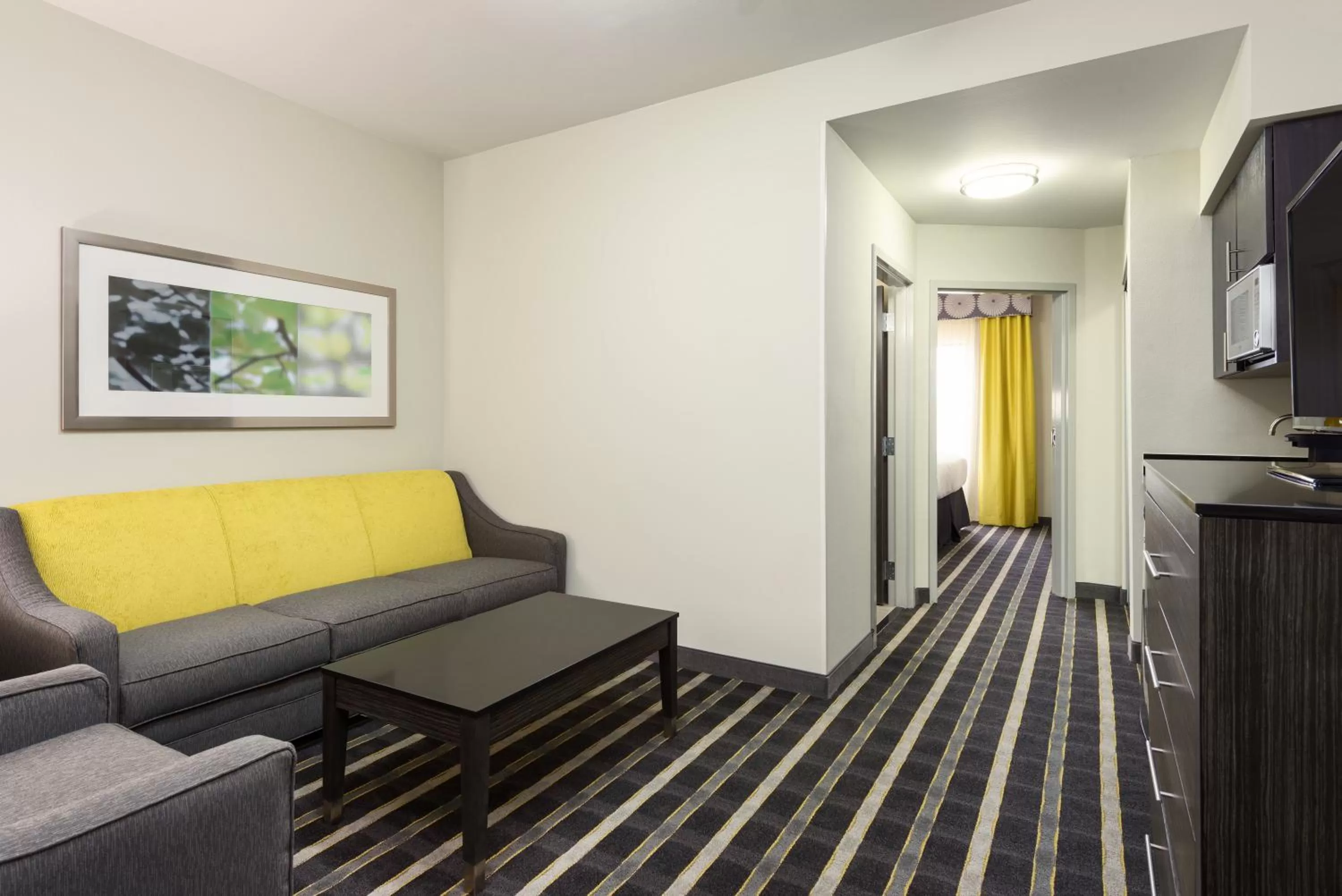 Standard Queen Room with Two Queen Beds and Mobility Accessible Tub in Holiday Inn Express and Suites Norman by IHG