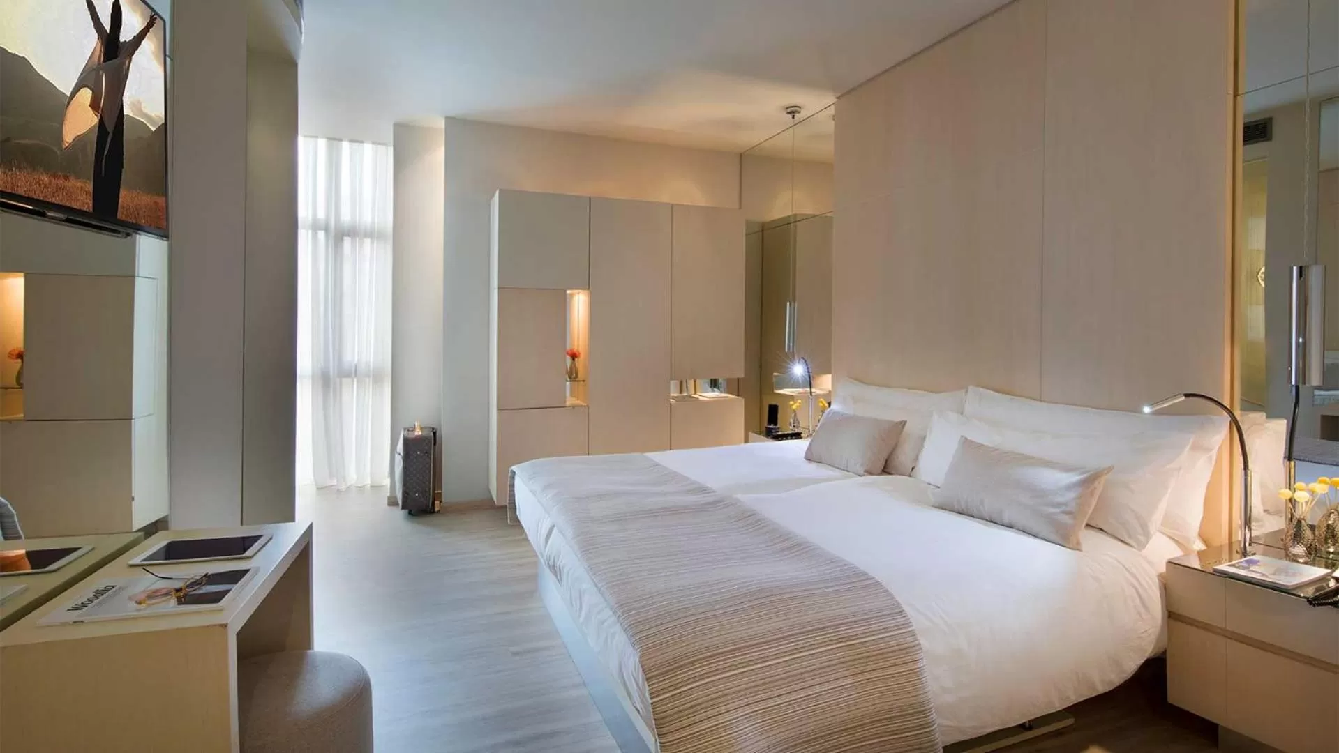 Deluxe Twin Room in Cram Hotel