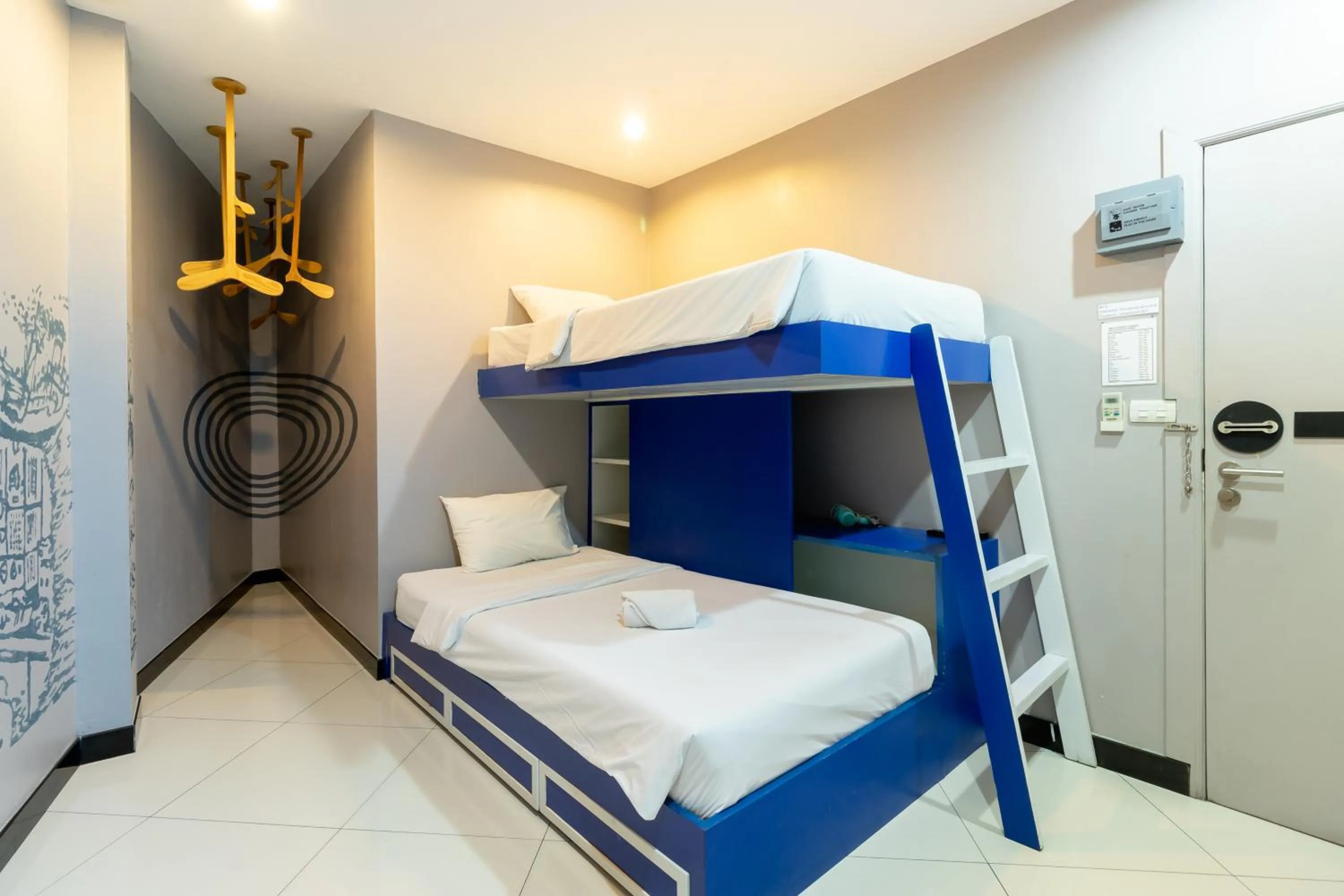 Mixed Dormitory Room in The Secret Service