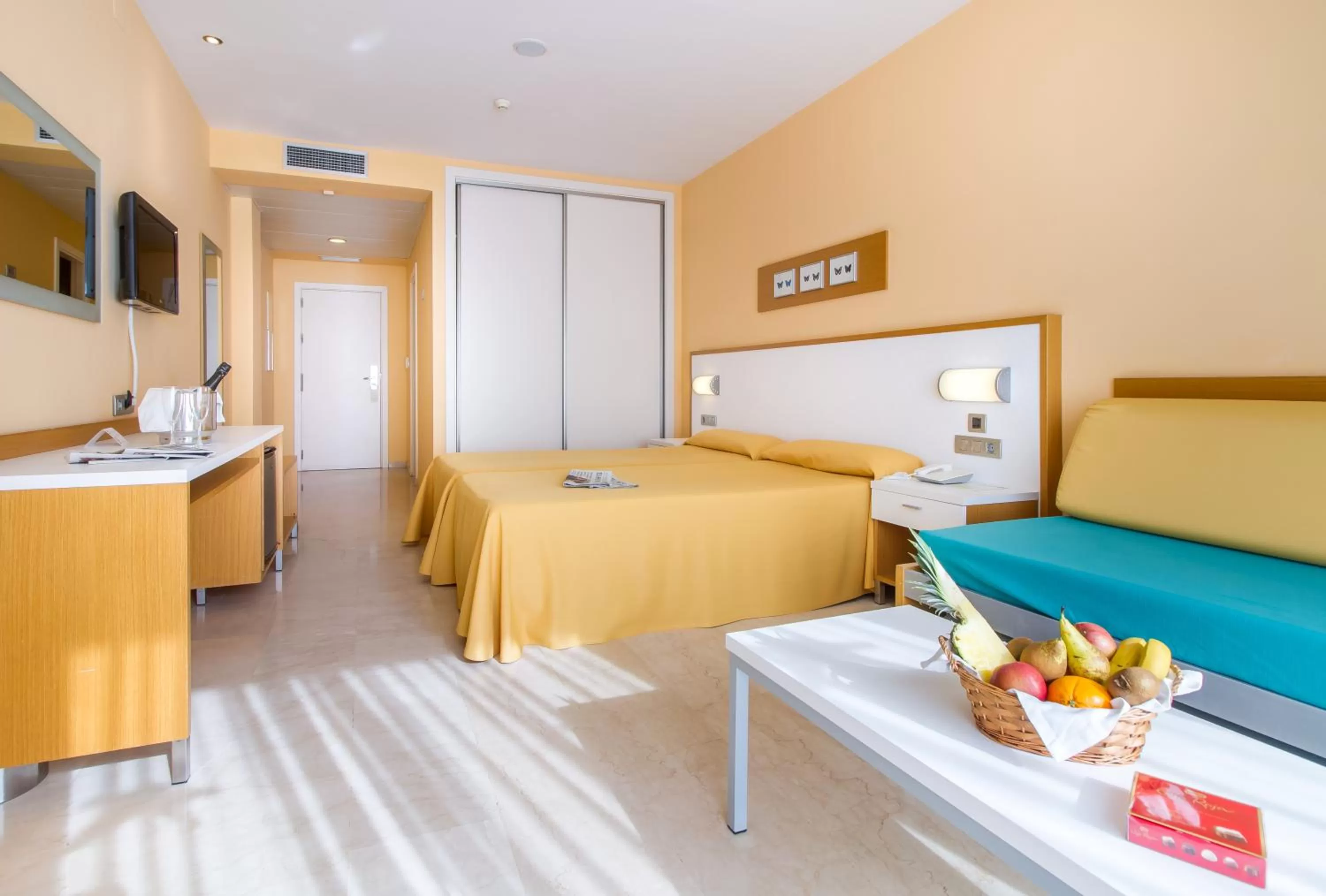 Triple Room with Pool View (2 Adults + 1 Child) in Hotel Mediterraneo