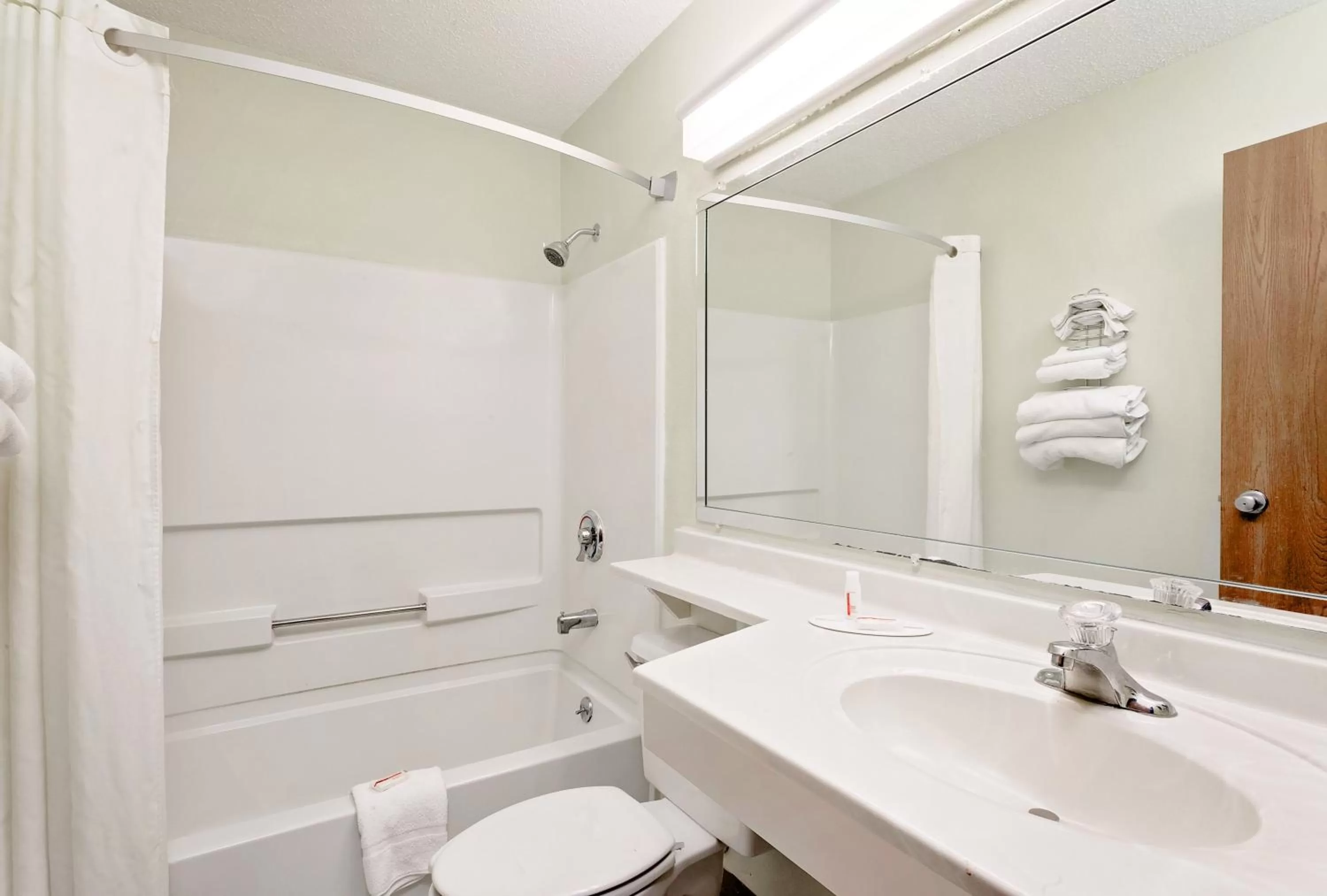 Queen Room - Non-Smoking in Super 8 by Wyndham Carlisle-South