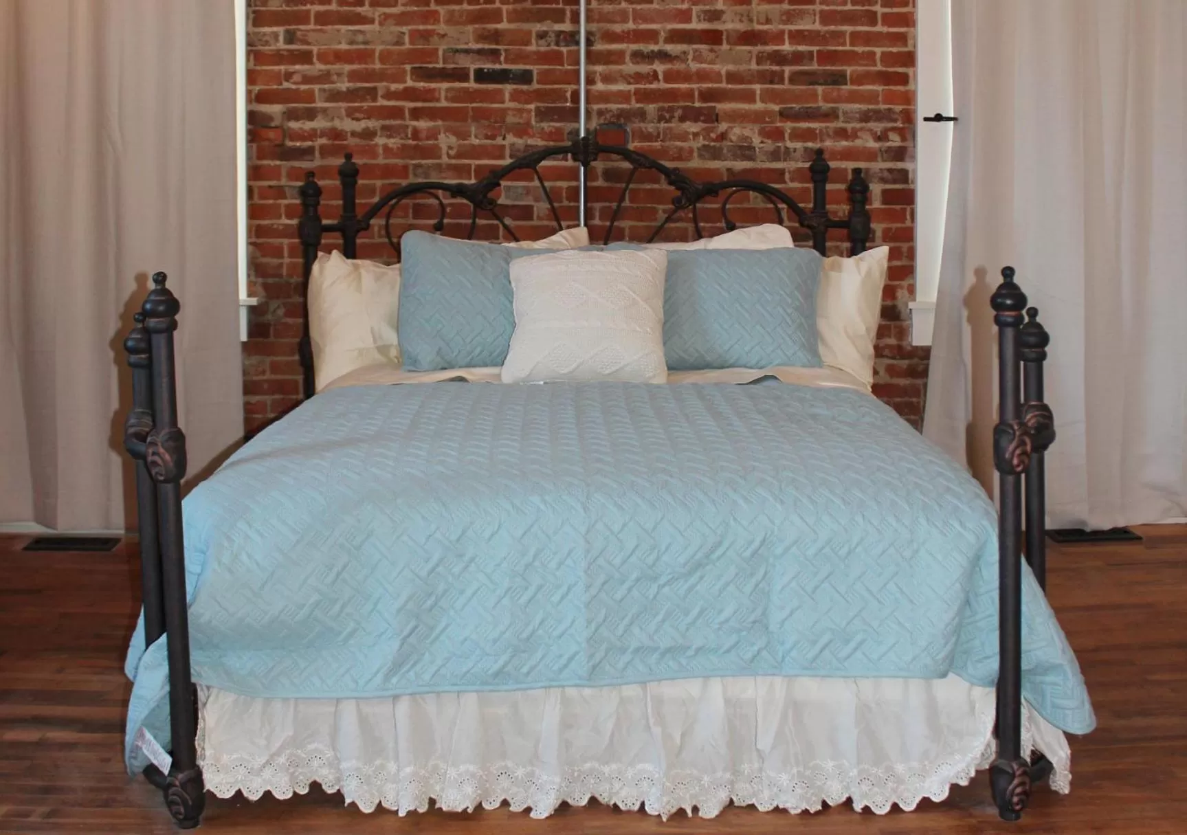 Deluxe Queen Studio  in Eighteen-Ninety Sleepover