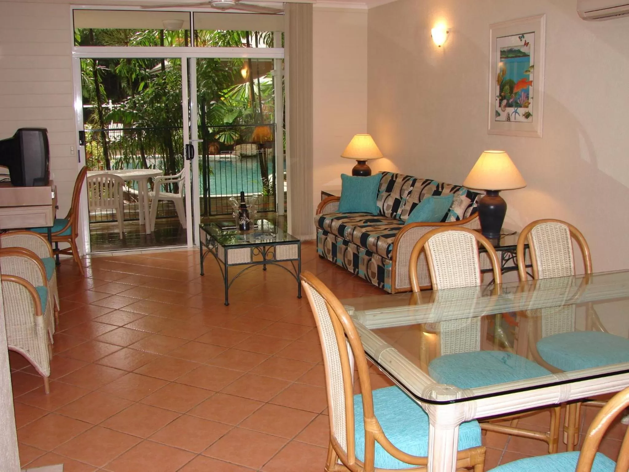 Superior One-Bedroom Apartment in Palm Cove Tropic Apartments