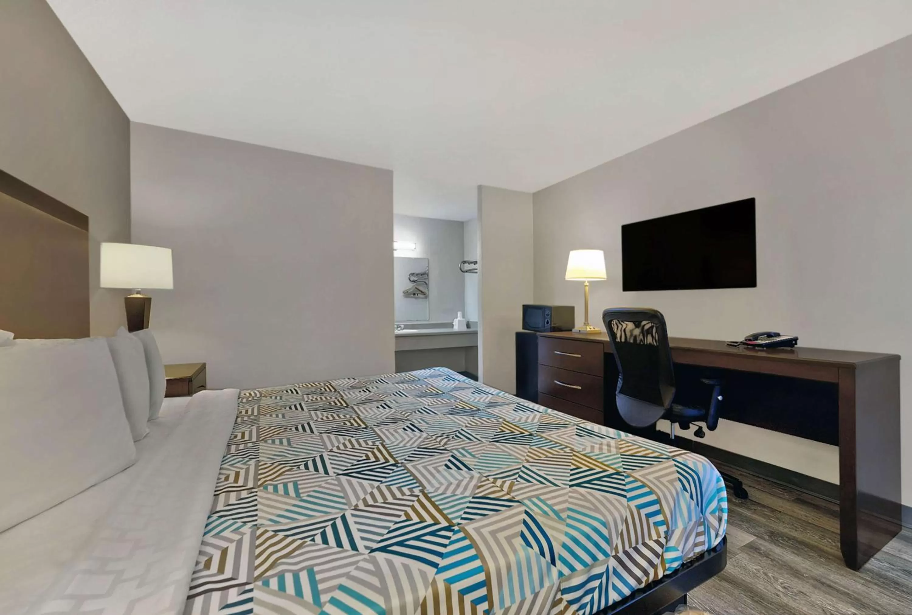 Deluxe King Room - Non-Smoking in Motel 6 McDonough, GA