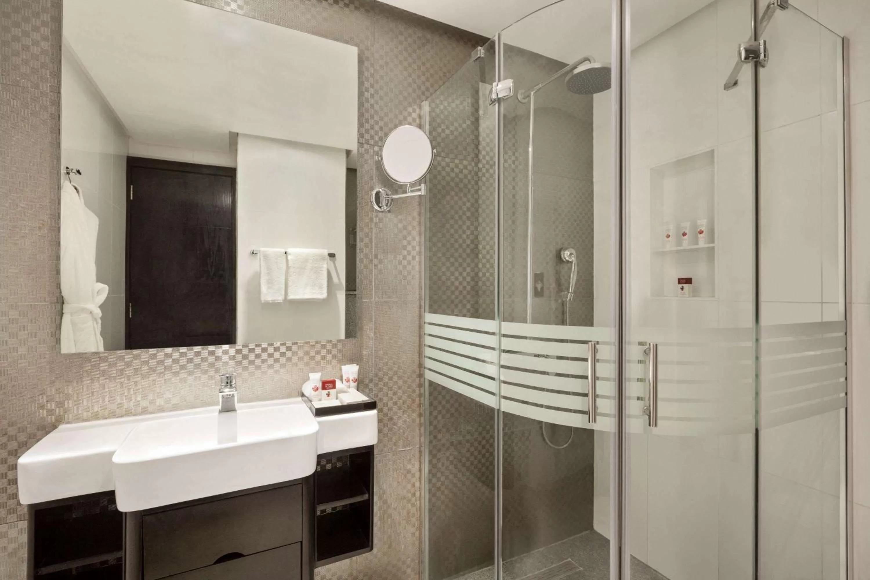 Deluxe King Room Non Smoking in Wyndham Garden Manama