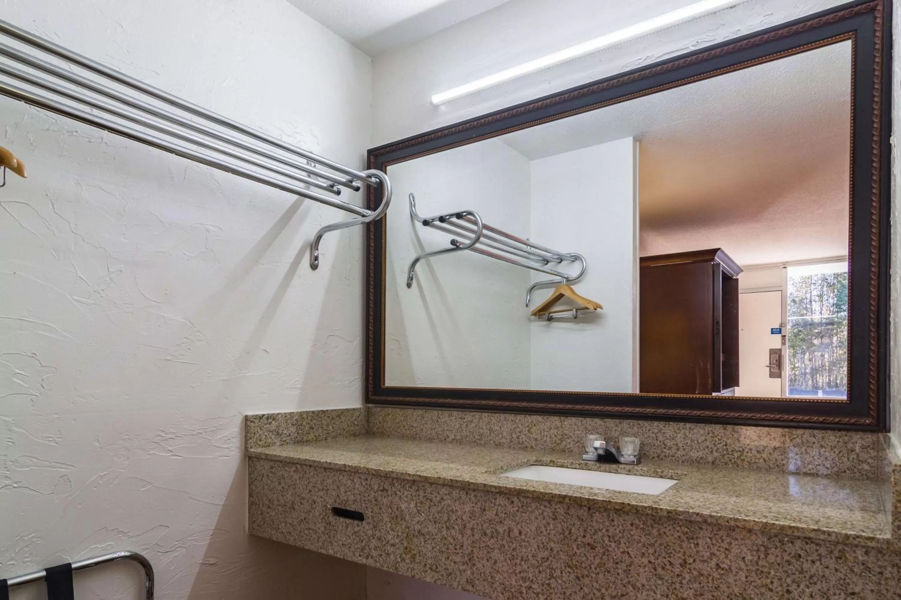 Queen Room with Two Queen Beds - Non-Smoking in Motel 6-Townsend, GA